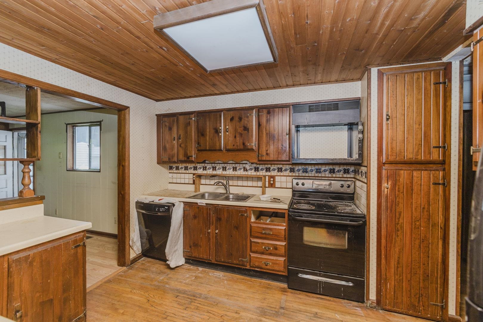 1120 Pineridge St. Property Photo 6