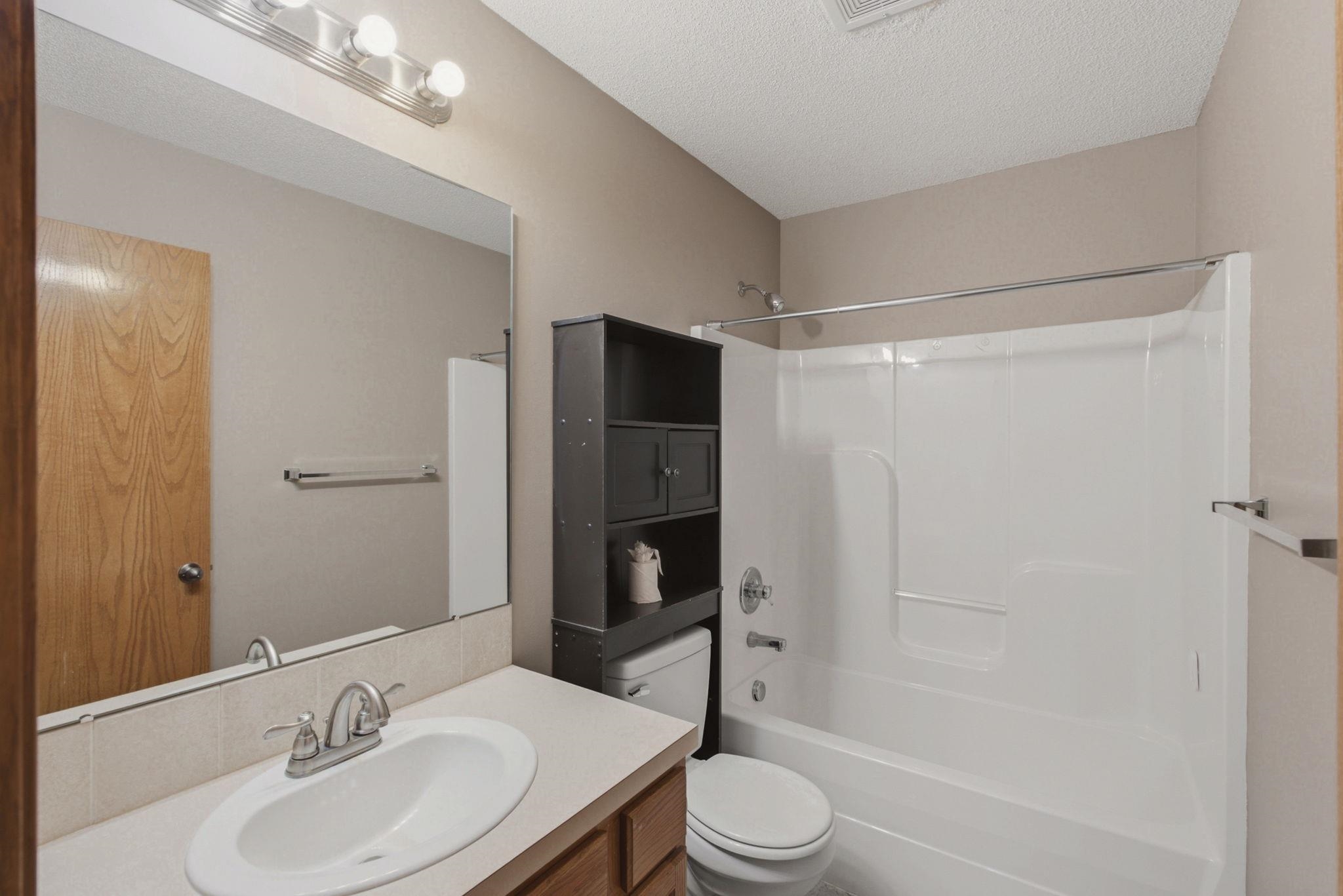 2646 E Cambridge St Property Photo 19
