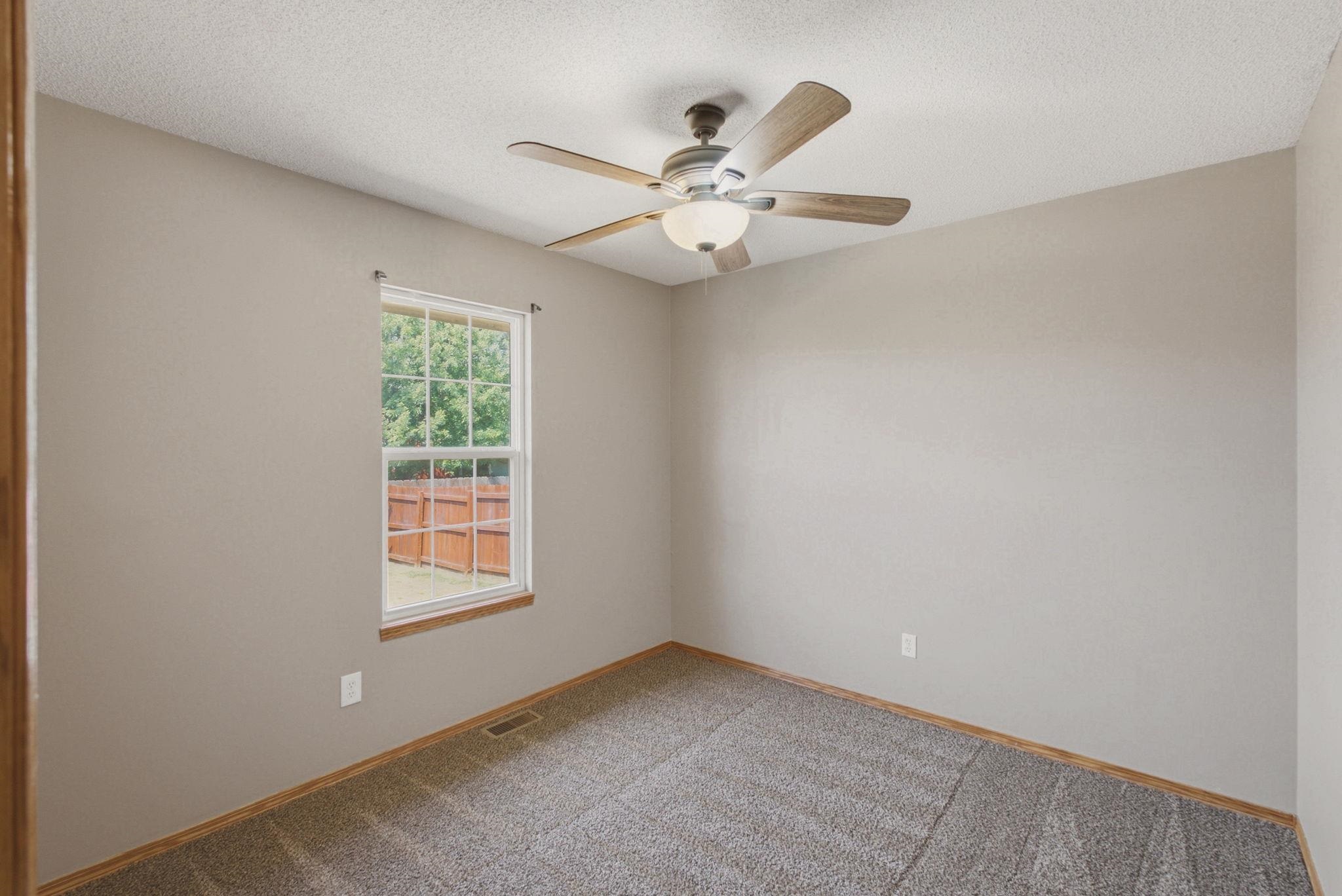 2646 E Cambridge St Property Photo 23