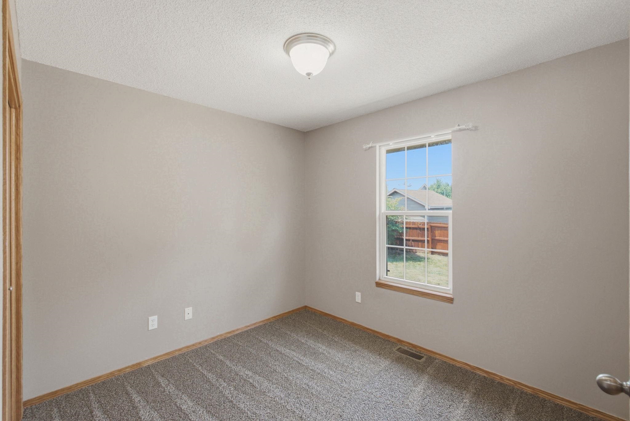 2646 E Cambridge St Property Photo 24