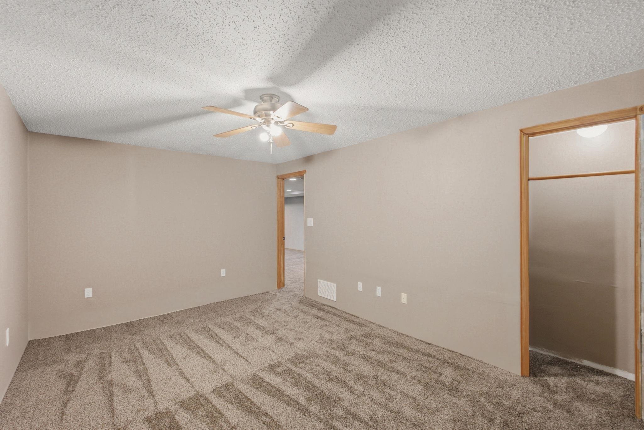 2646 E Cambridge St Property Photo 31
