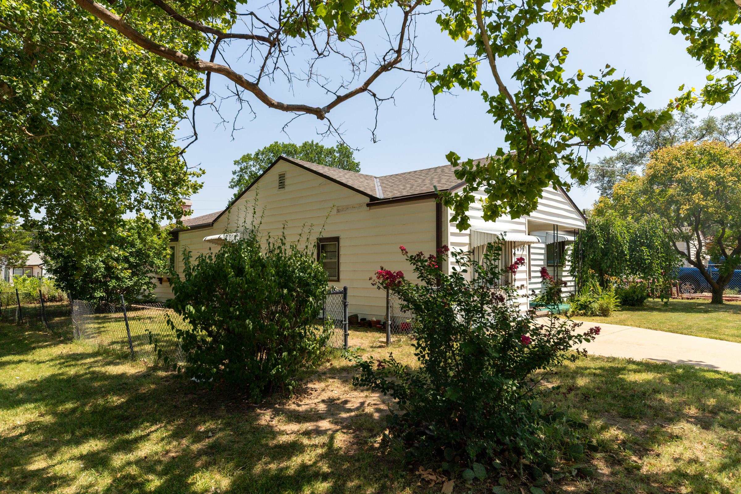 2656 N Poplar St Property Photo 1