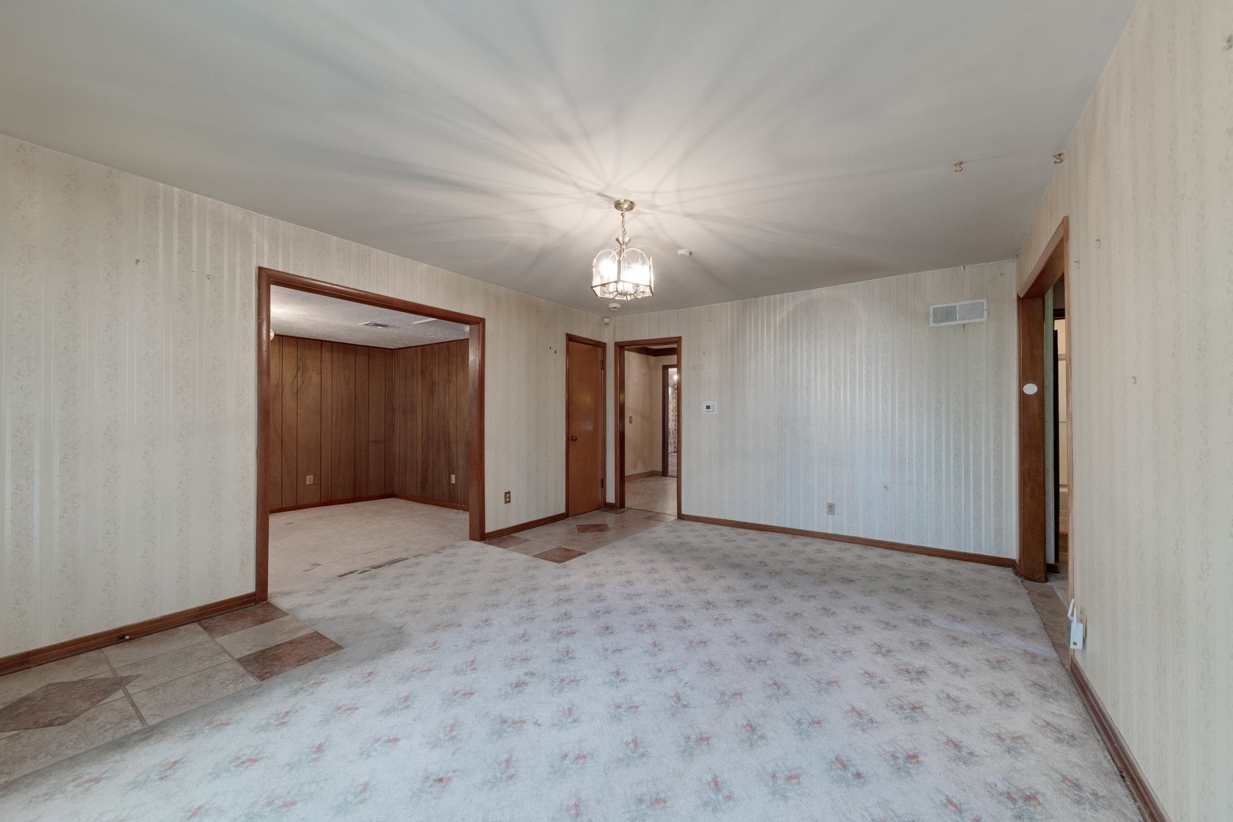 2656 N Poplar St Property Photo 2