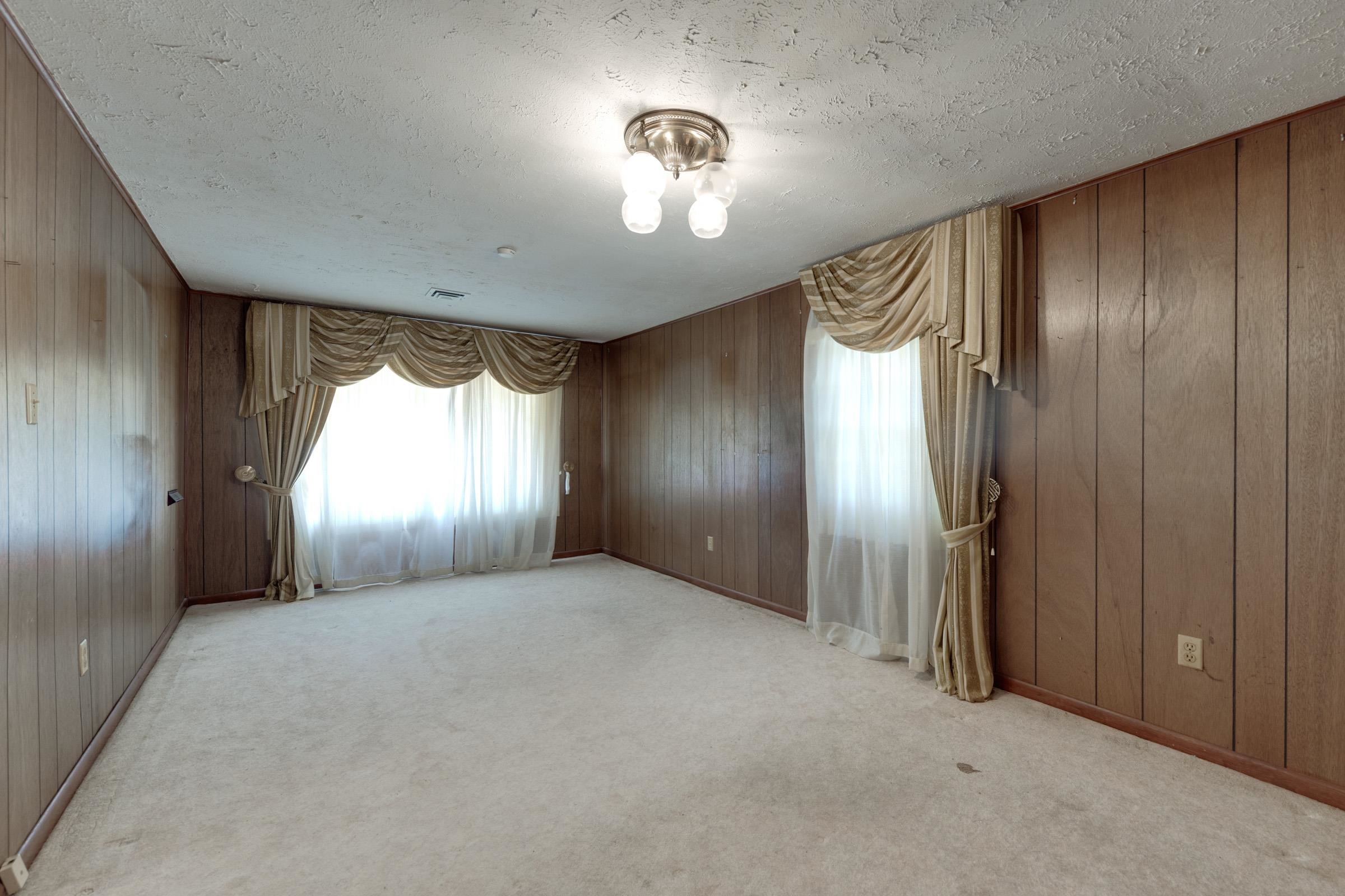 2656 N Poplar St Property Photo 4