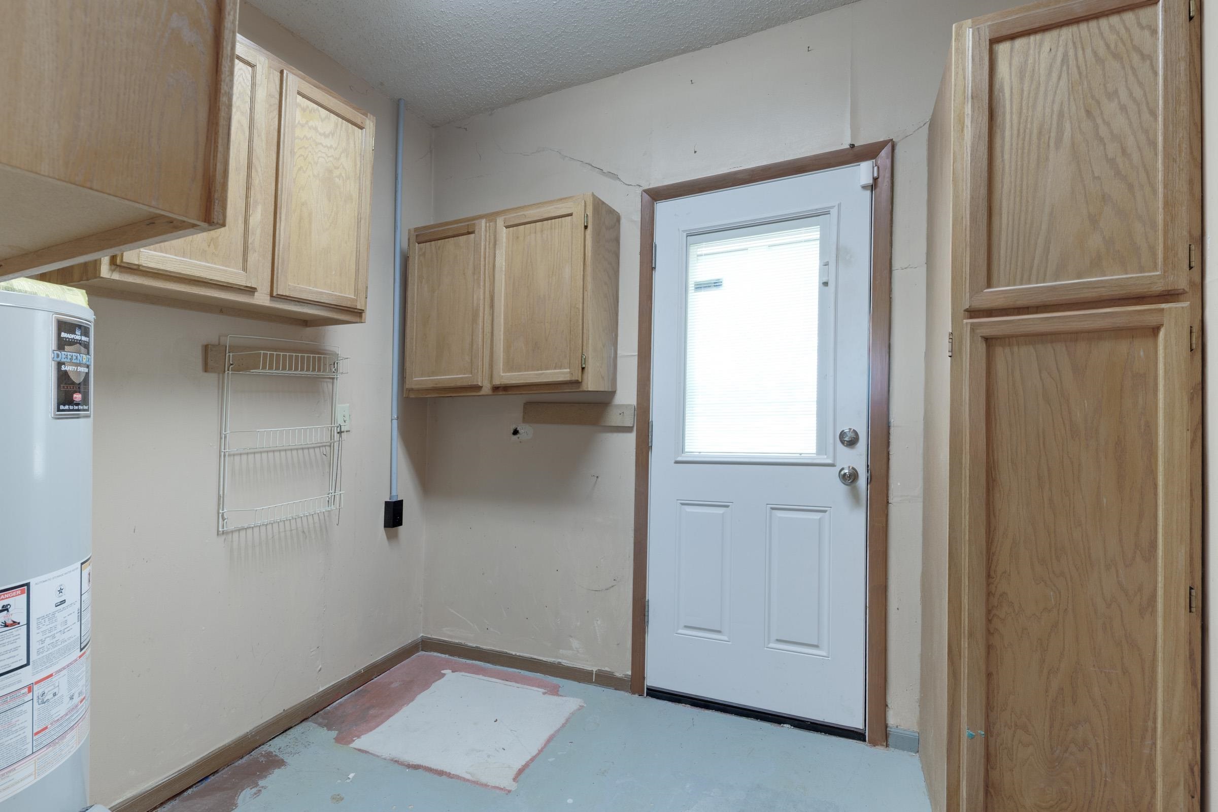 2656 N Poplar St Property Photo 6
