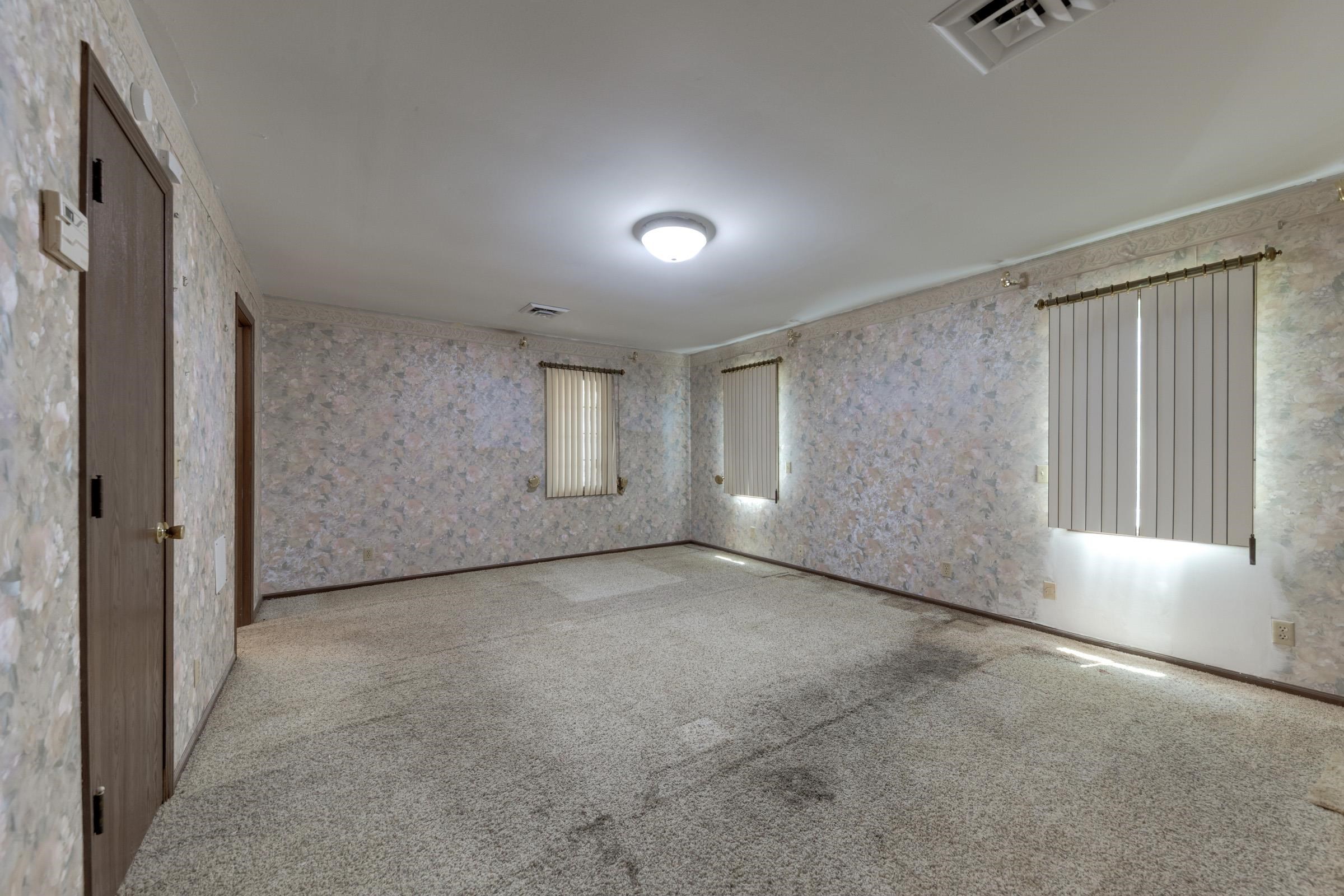 2656 N Poplar St Property Photo 8