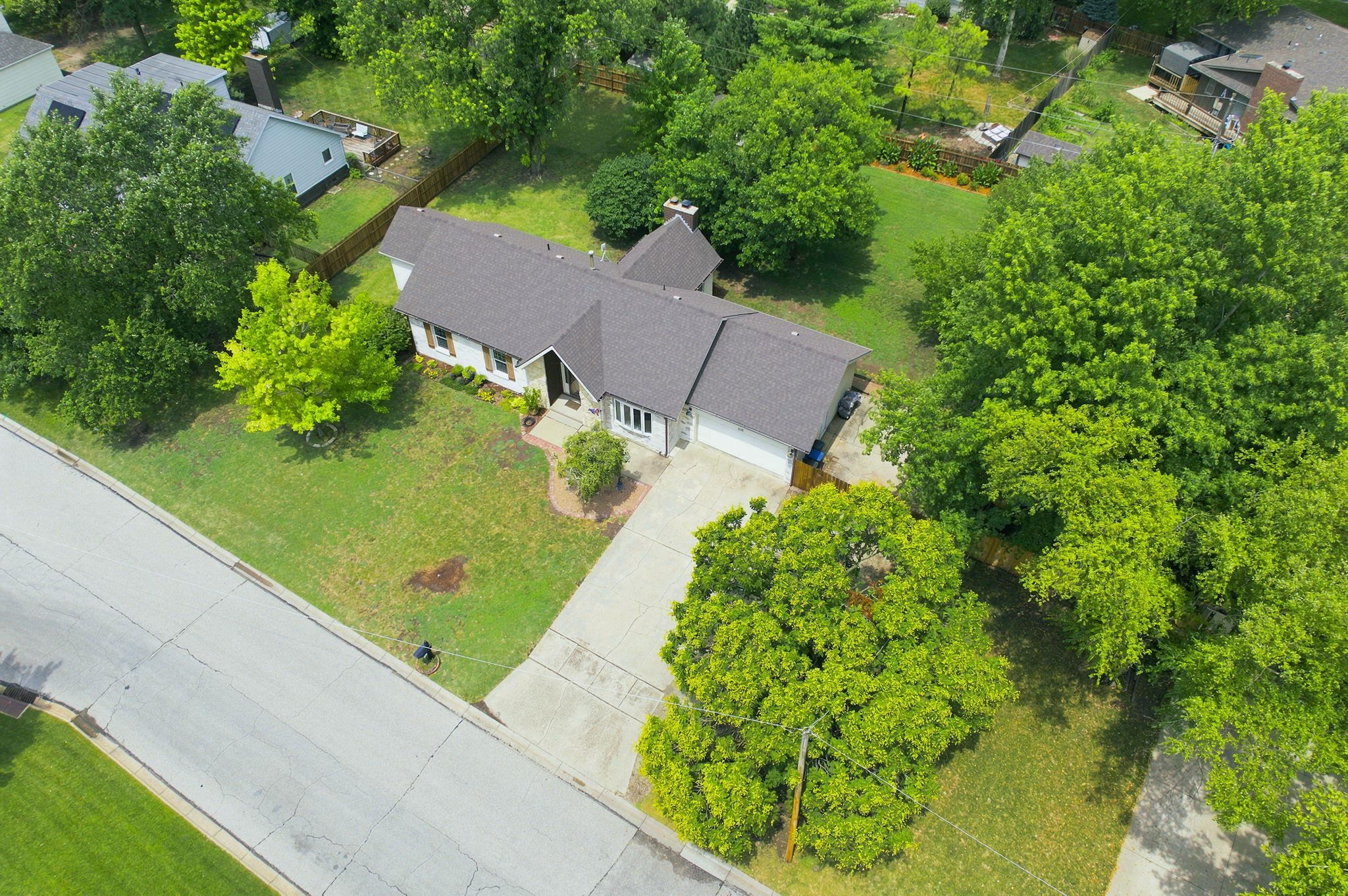 608 E Meadow Rd Property Photo 2