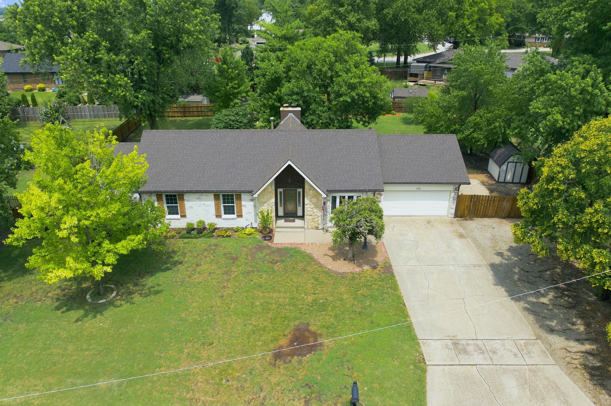 608 E Meadow Rd Property Photo 4