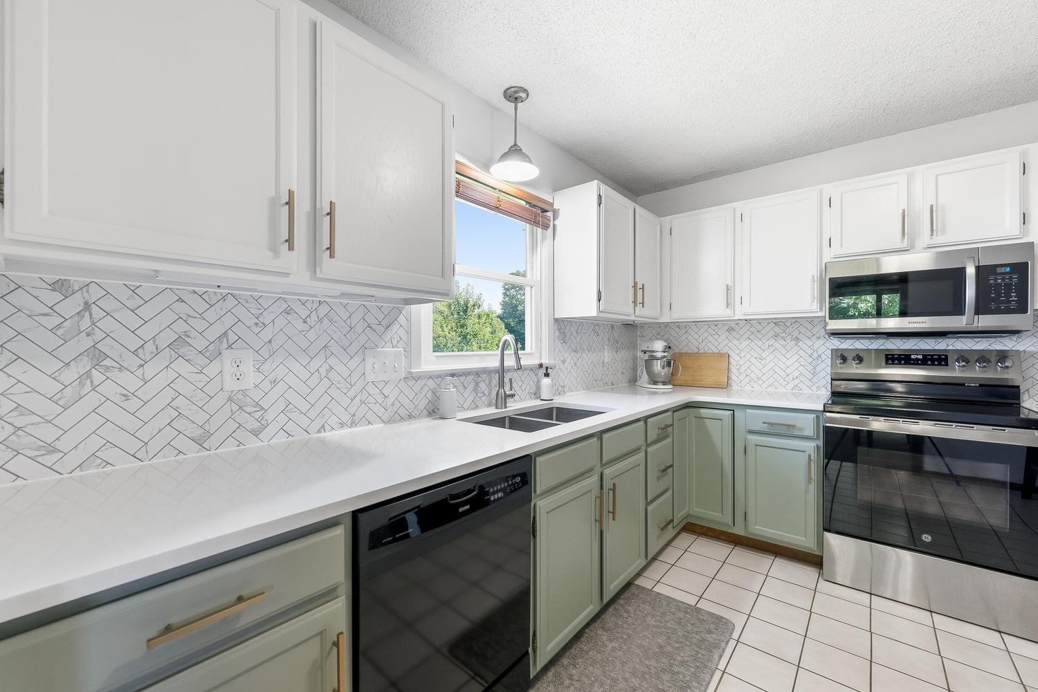 2753 S Lori Property Photo 8