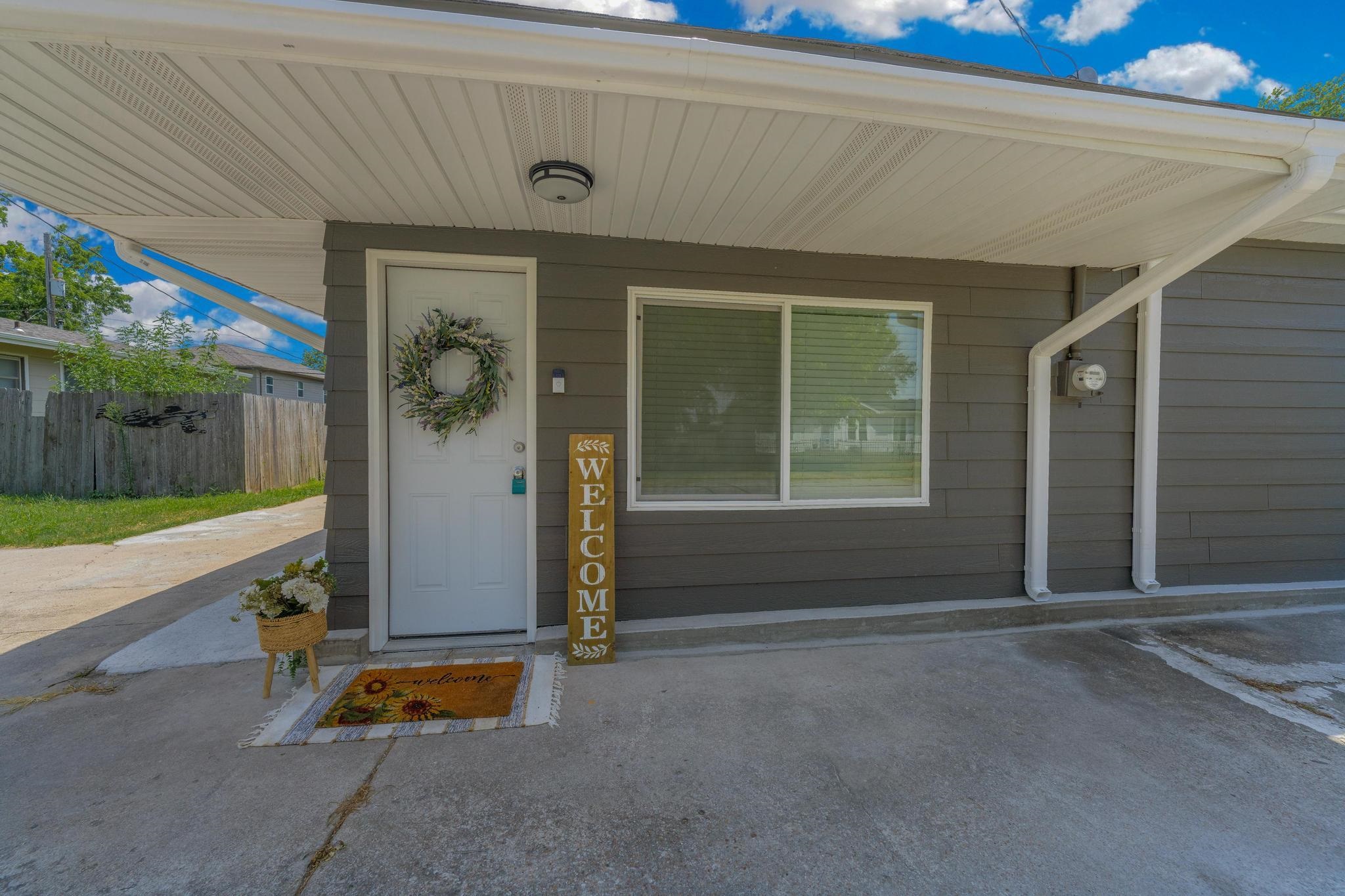 2811 W Maxwell Property Photo 1