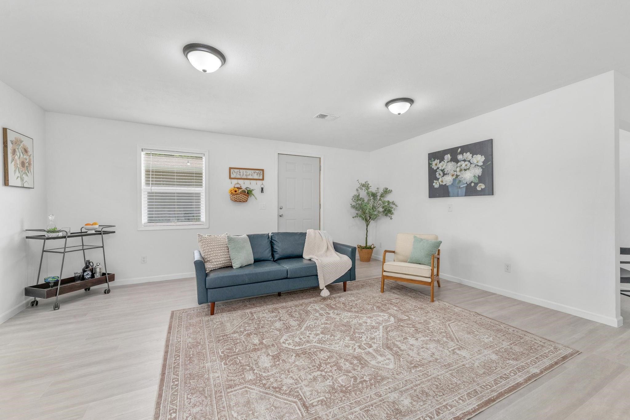 2811 W Maxwell Property Photo 9