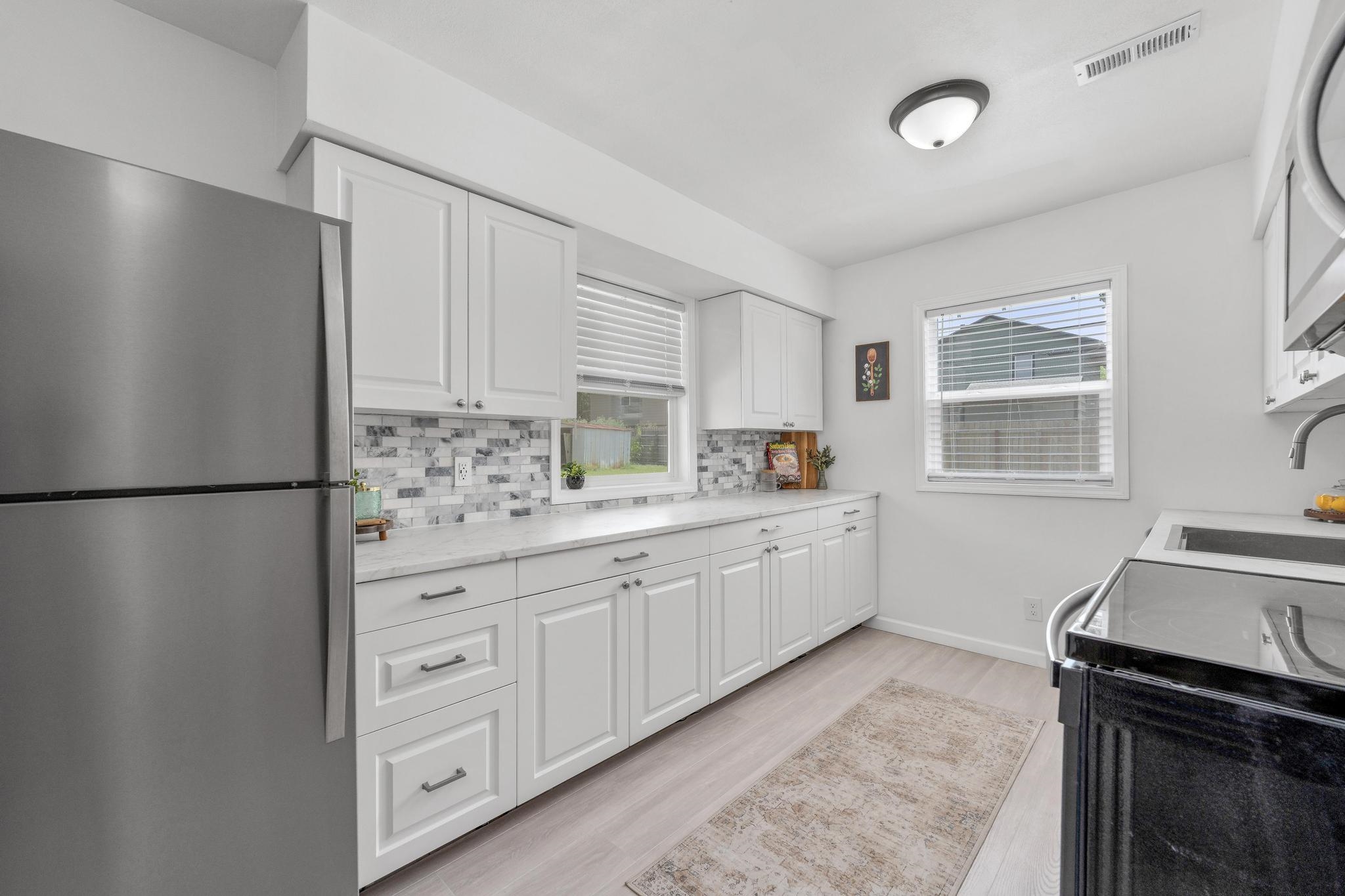 2811 W Maxwell Property Photo 16