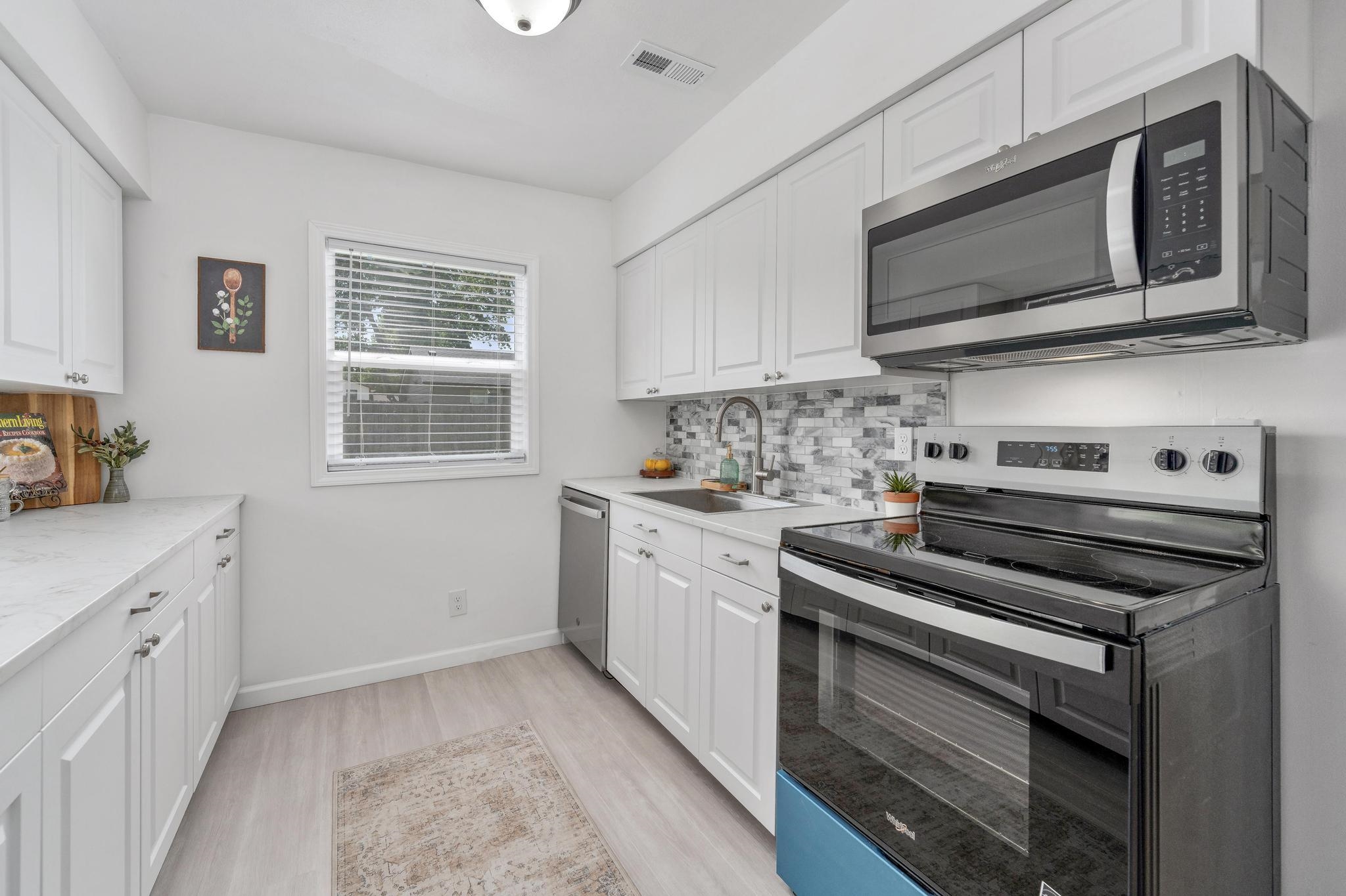 2811 W Maxwell Property Photo 18