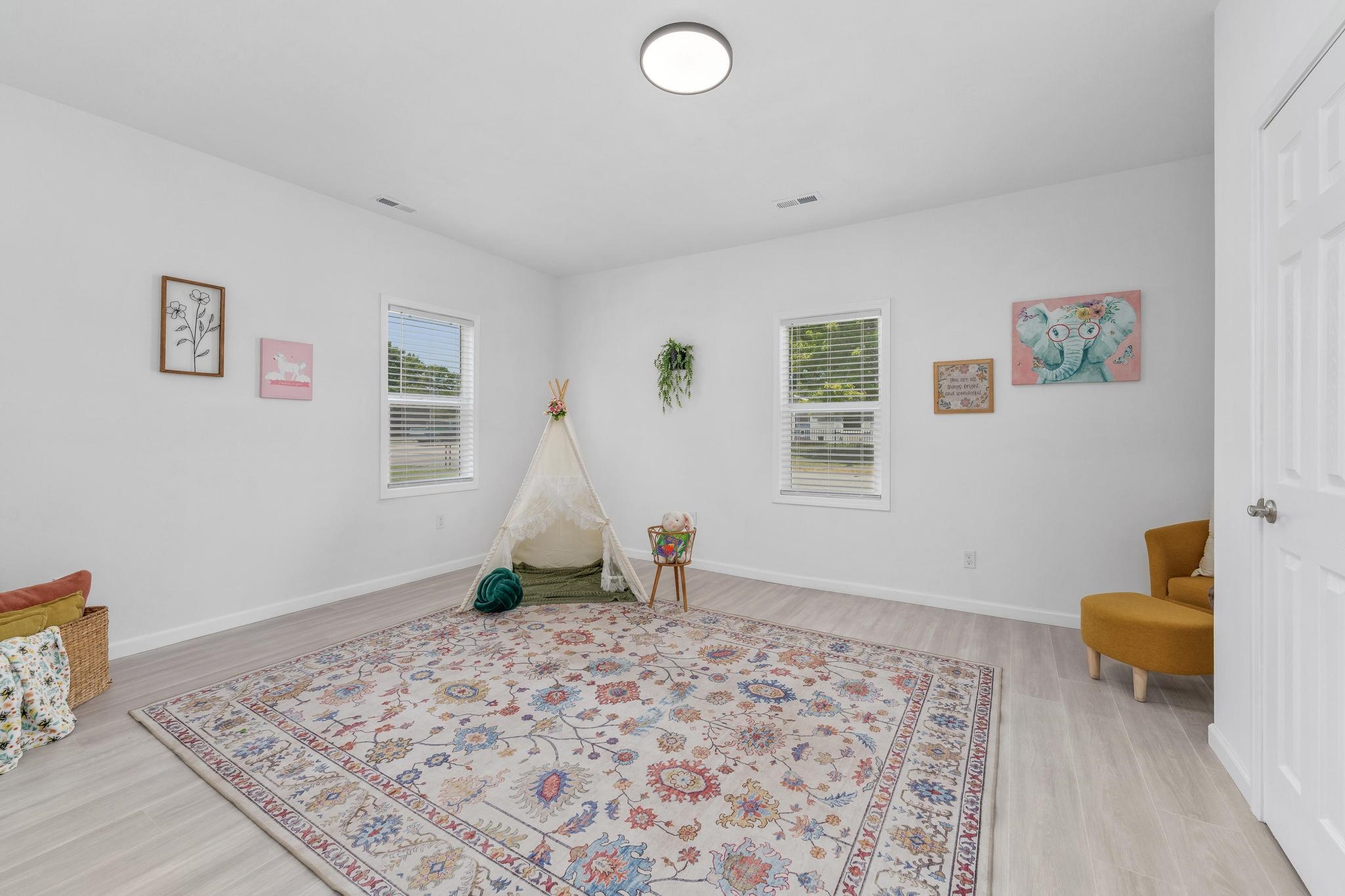 2811 W Maxwell Property Photo 28