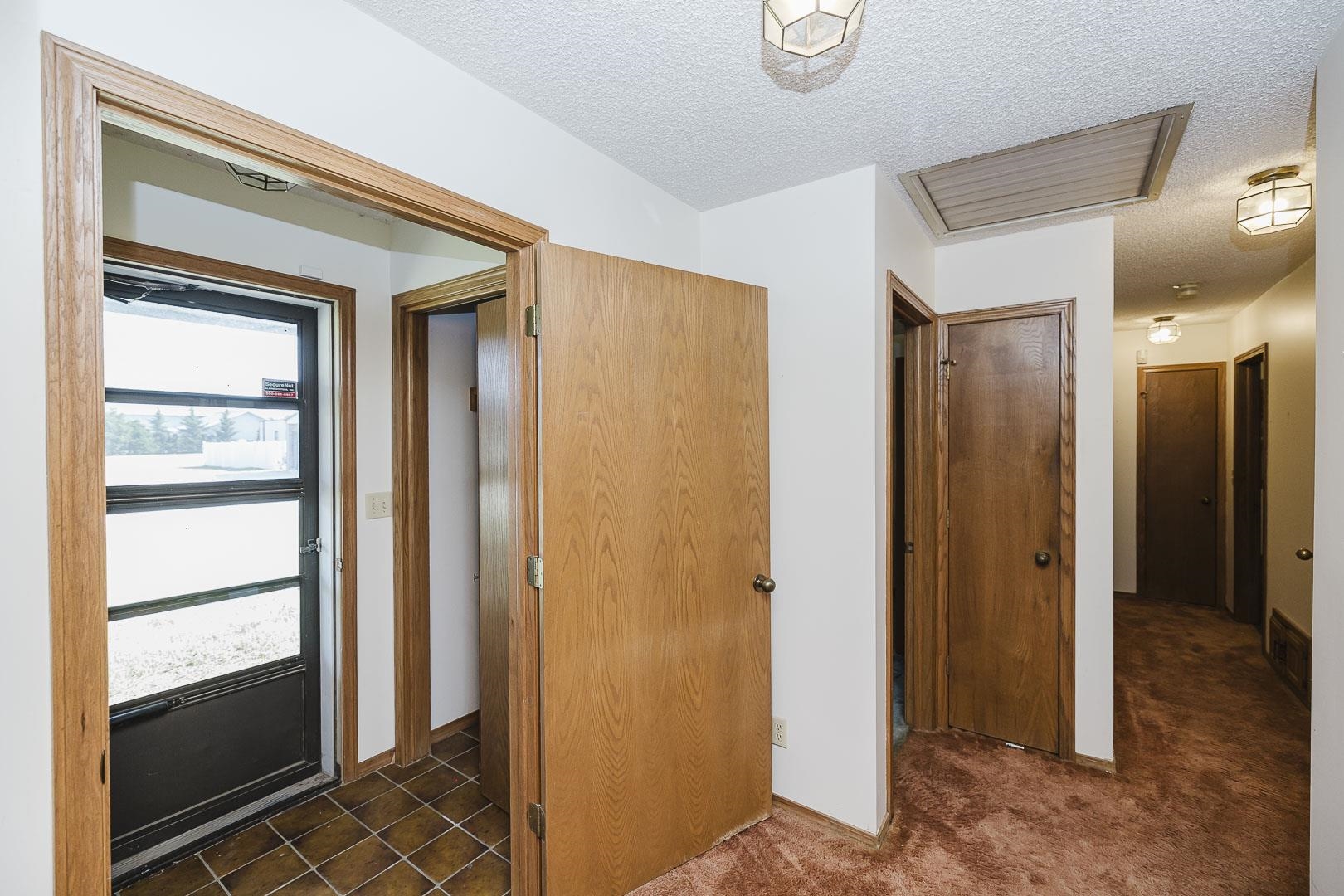 12 N Hawthorne Property Photo 8