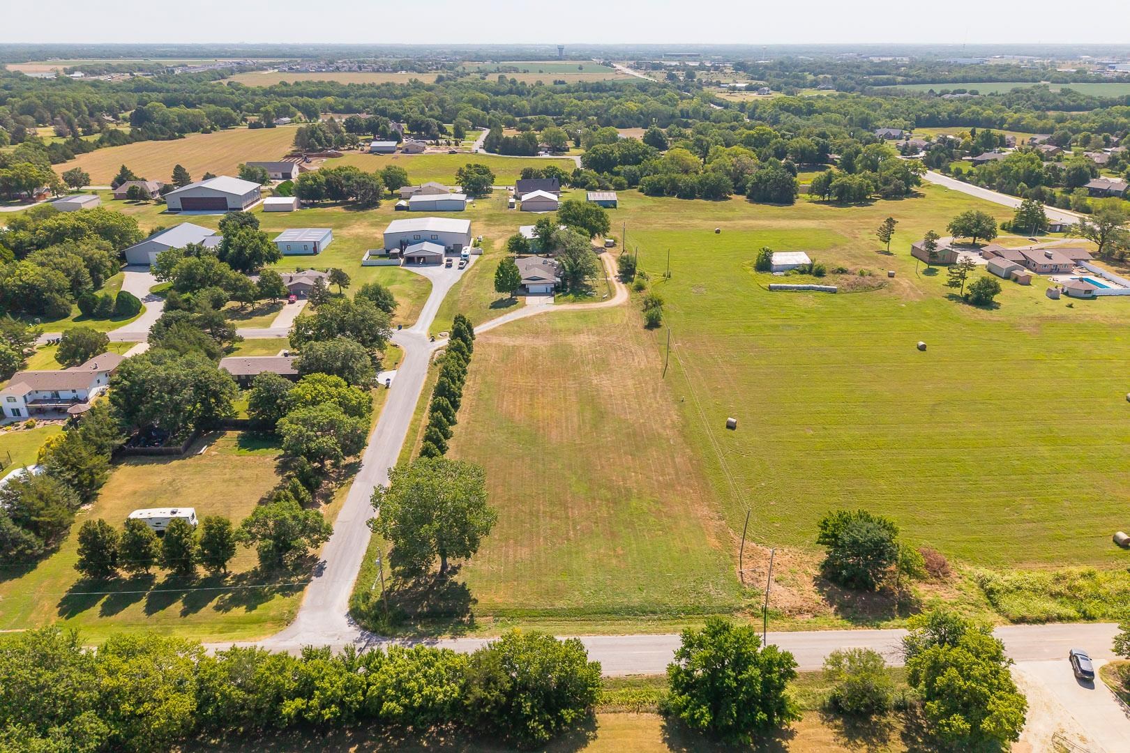 1.3+/- Acres At Hawthorne Property Photo 3