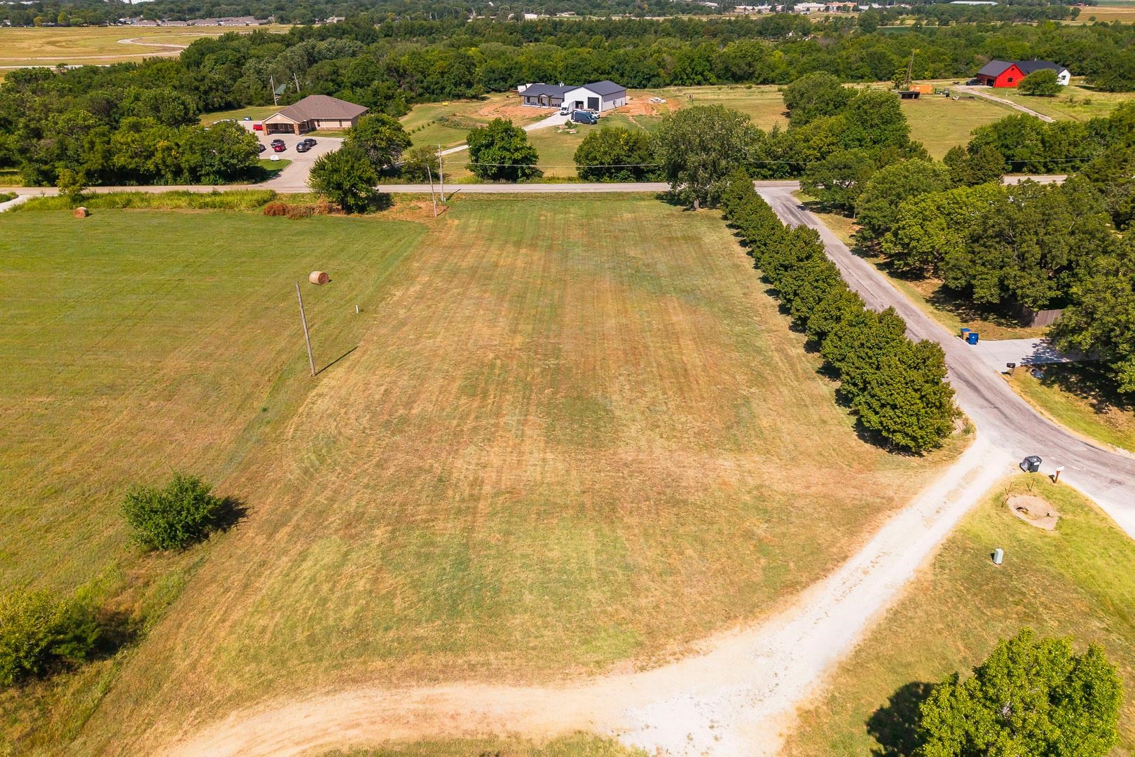 1.3+/- Acres At Hawthorne Property Photo 6