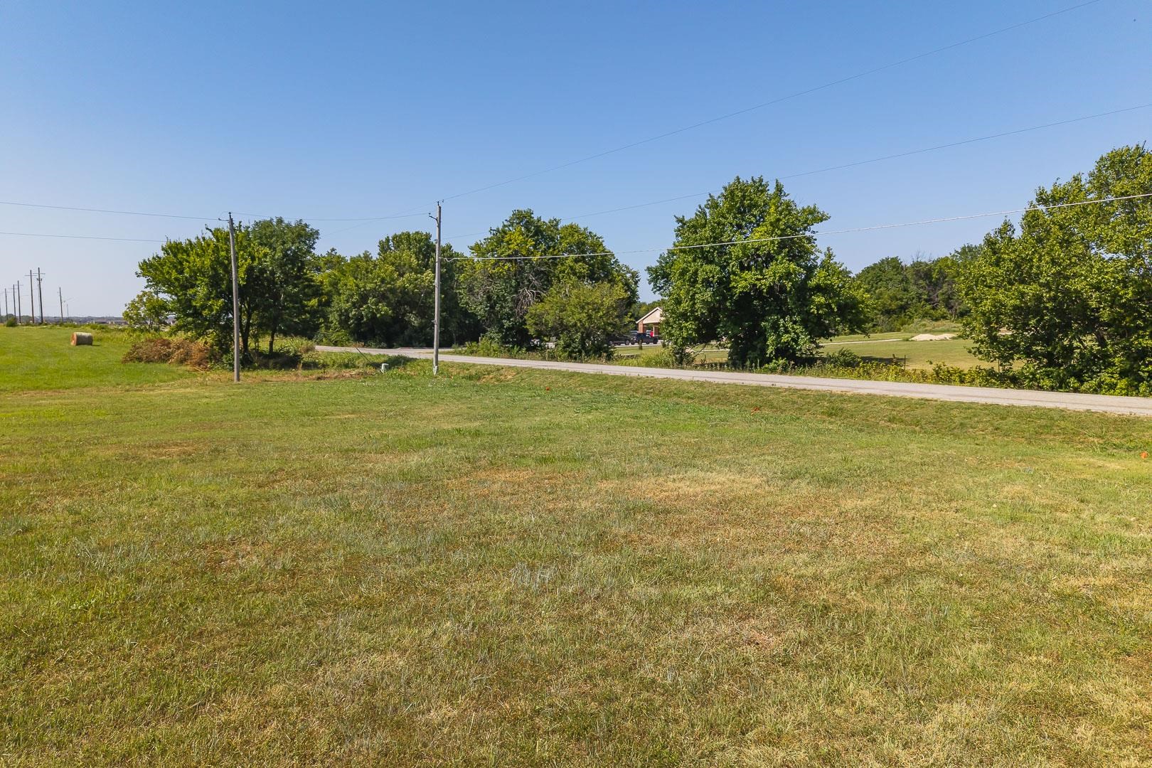 1.3+/- Acres At Hawthorne Property Photo 8