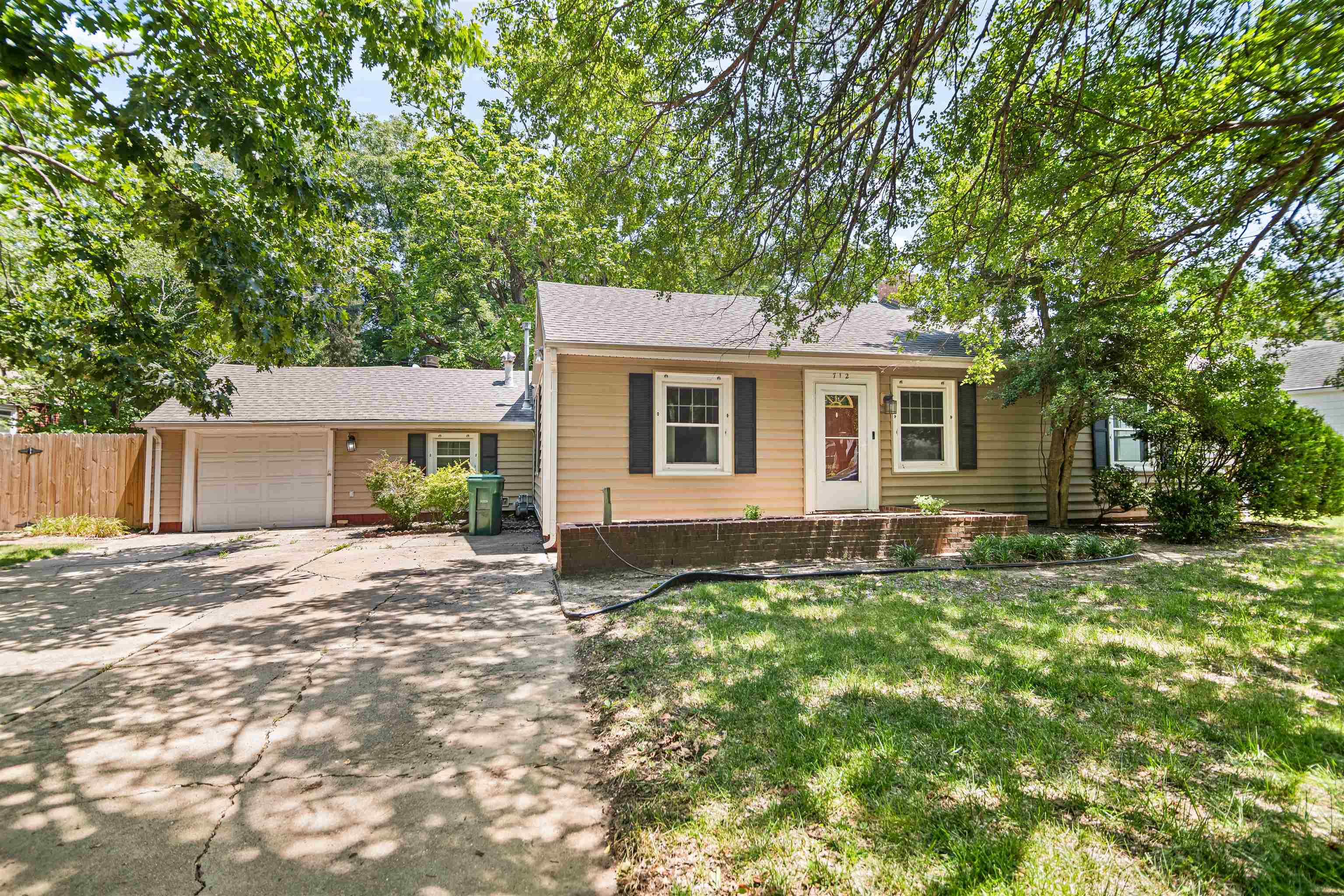712 S Terrace Dr Property Photo 1