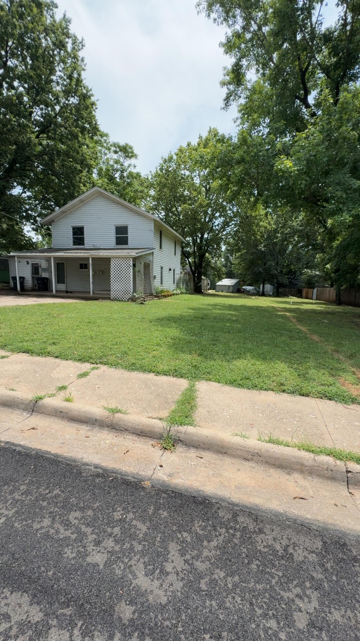 311 W Towanda Property Photo 2