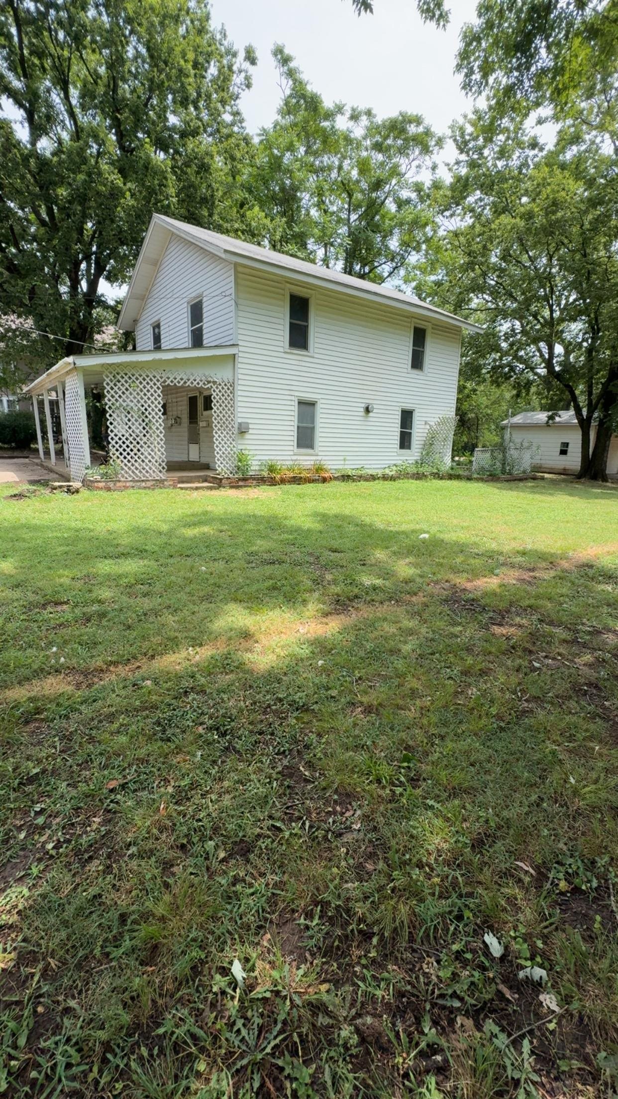311 W Towanda Property Photo 3