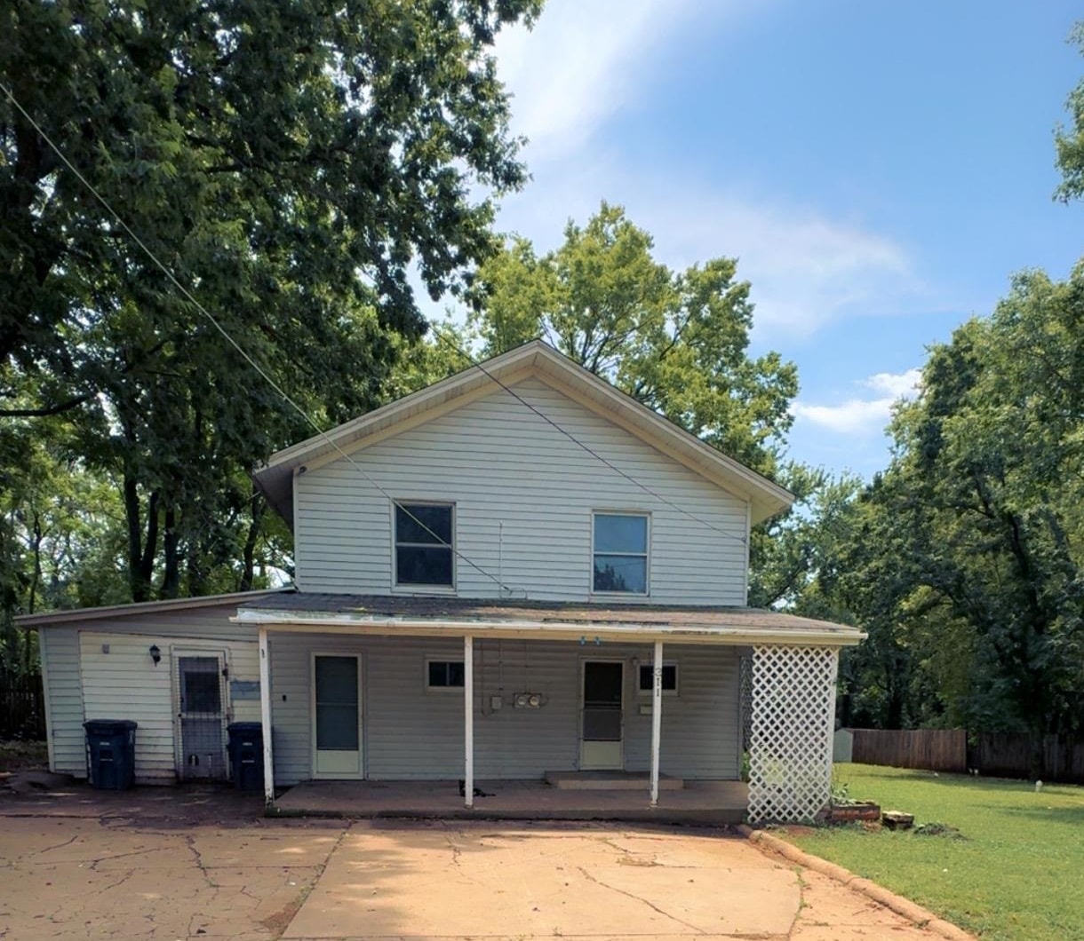 311 W Towanda Property Photo 3
