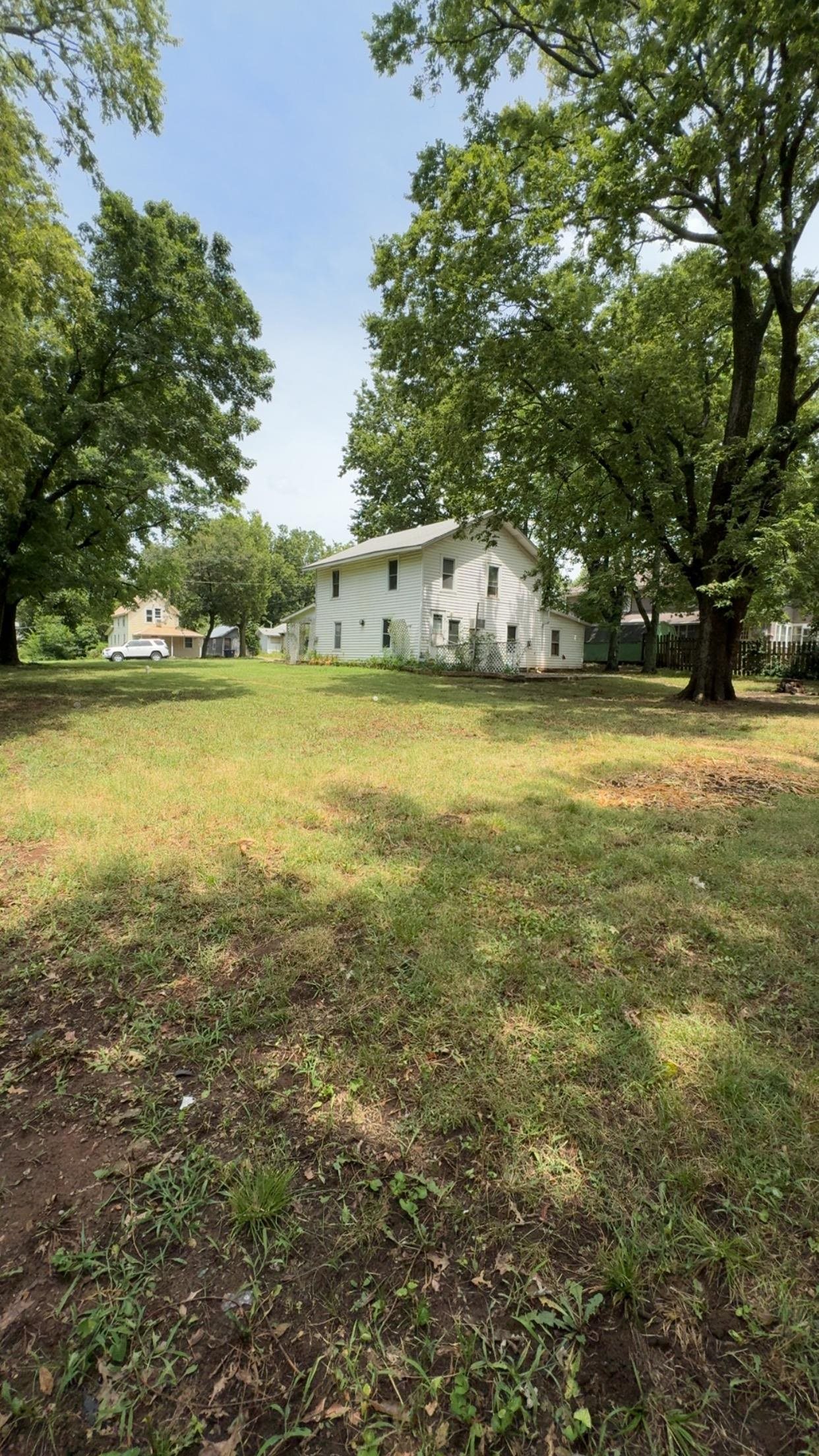311 W Towanda Property Photo 4