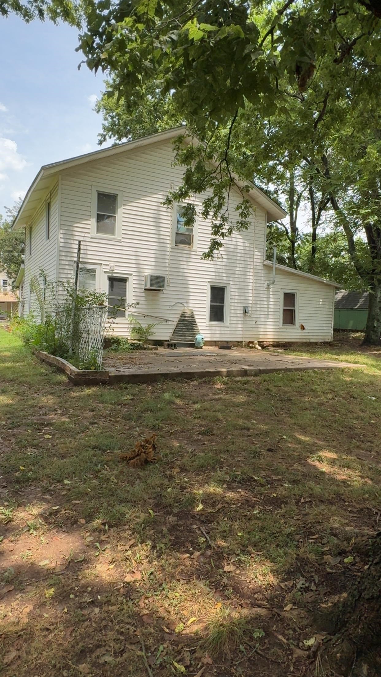 311 W Towanda Property Photo 6