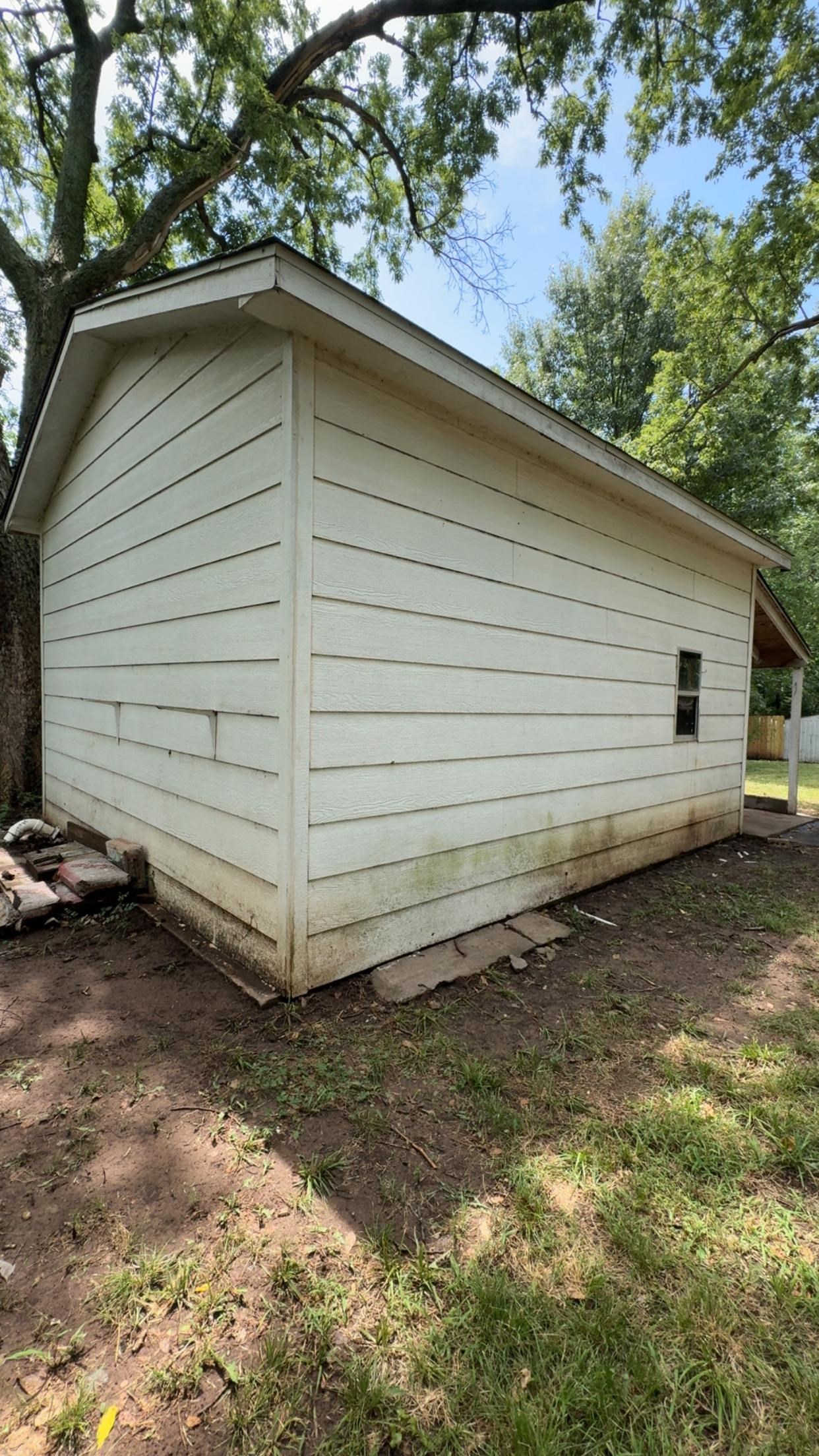 311 W Towanda Property Photo 9