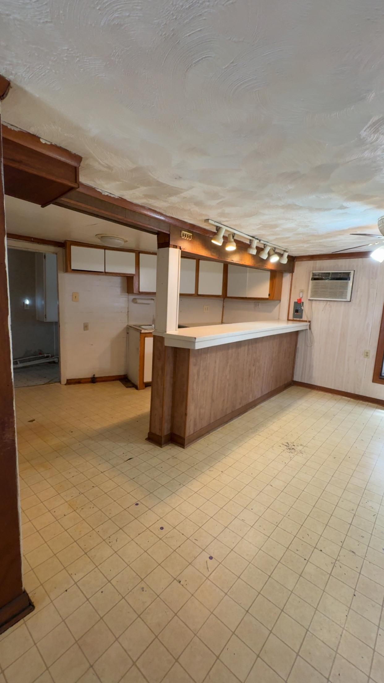 311 W Towanda Property Photo 11