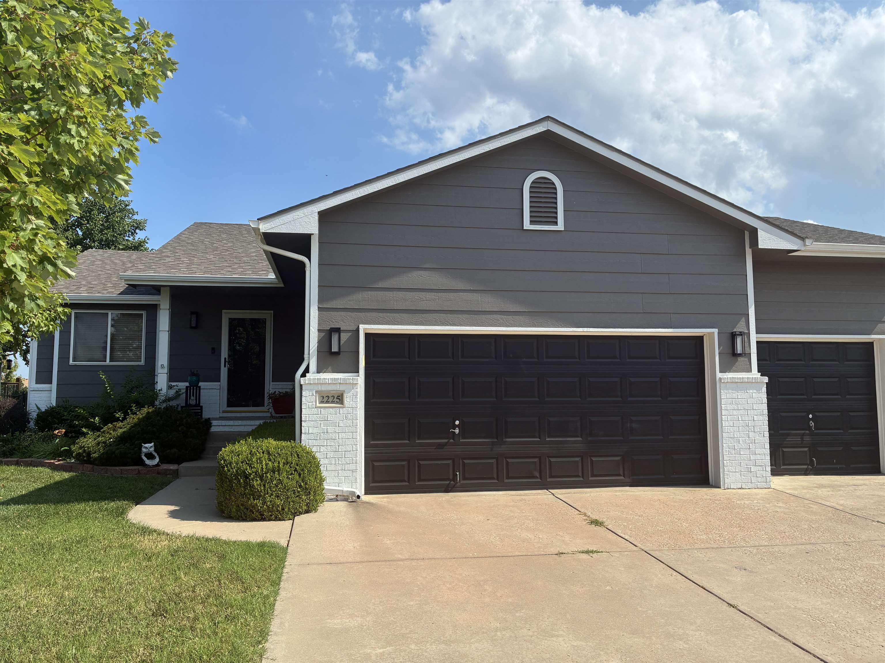 2225 S Milstead Property Photo 1