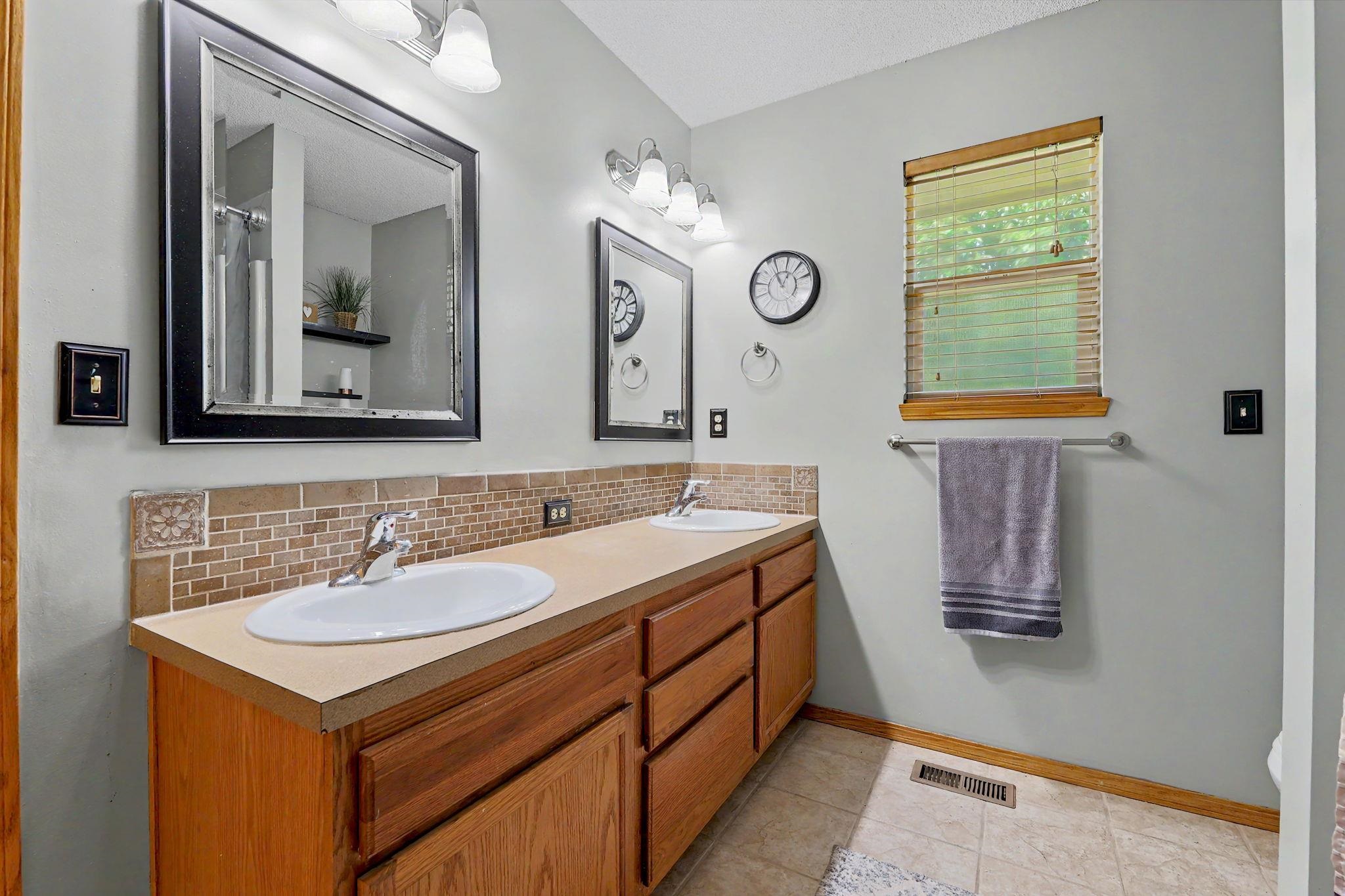 1051 N Aksarben Ct Property Photo 15