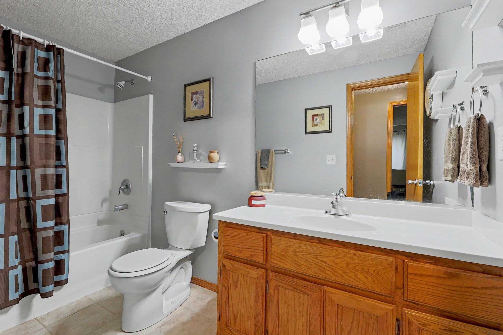 1051 N Aksarben Ct Property Photo 23