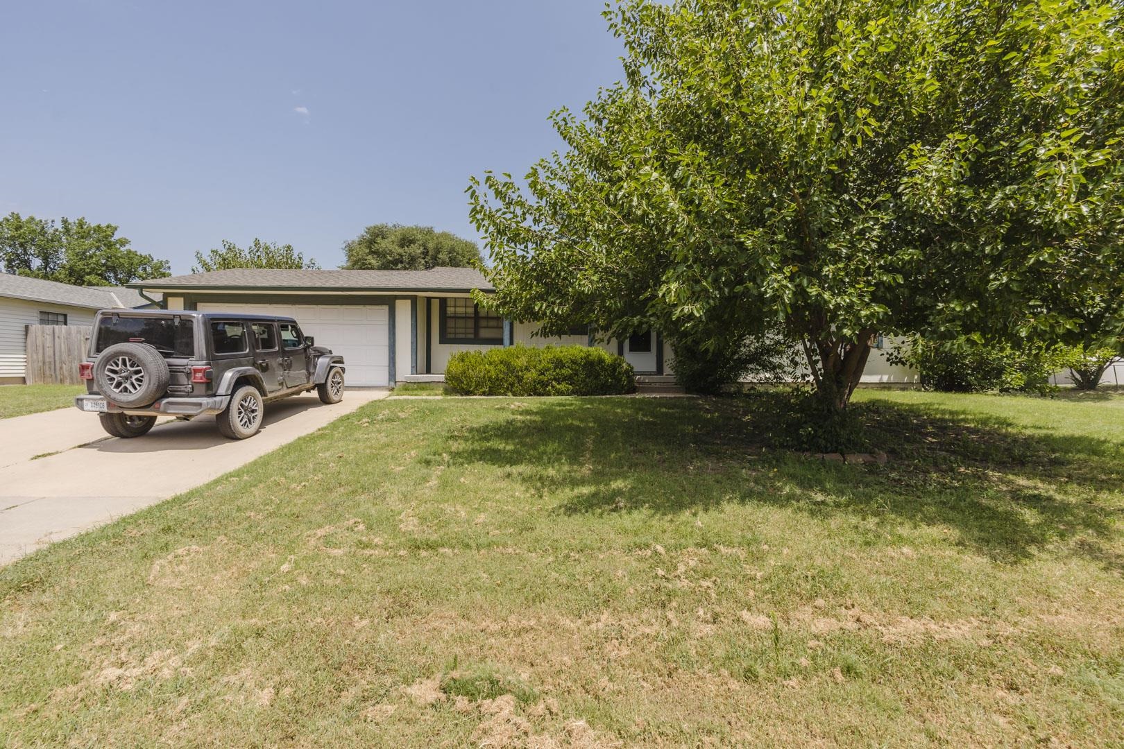 4914 Looman Property Photo 1