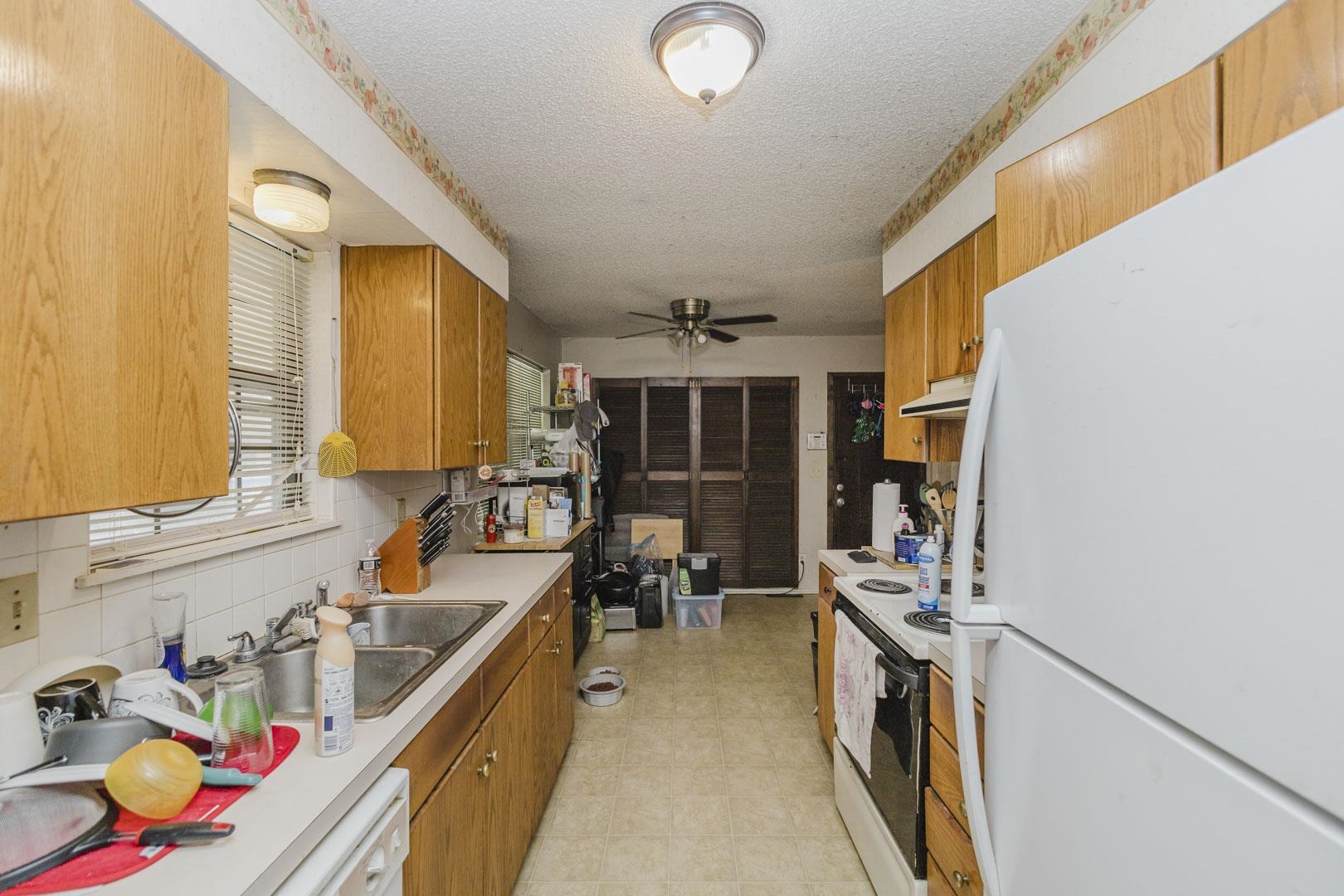4914 Looman Property Photo 2