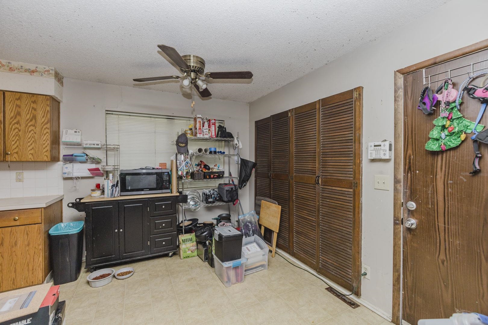 4914 Looman Property Photo 5