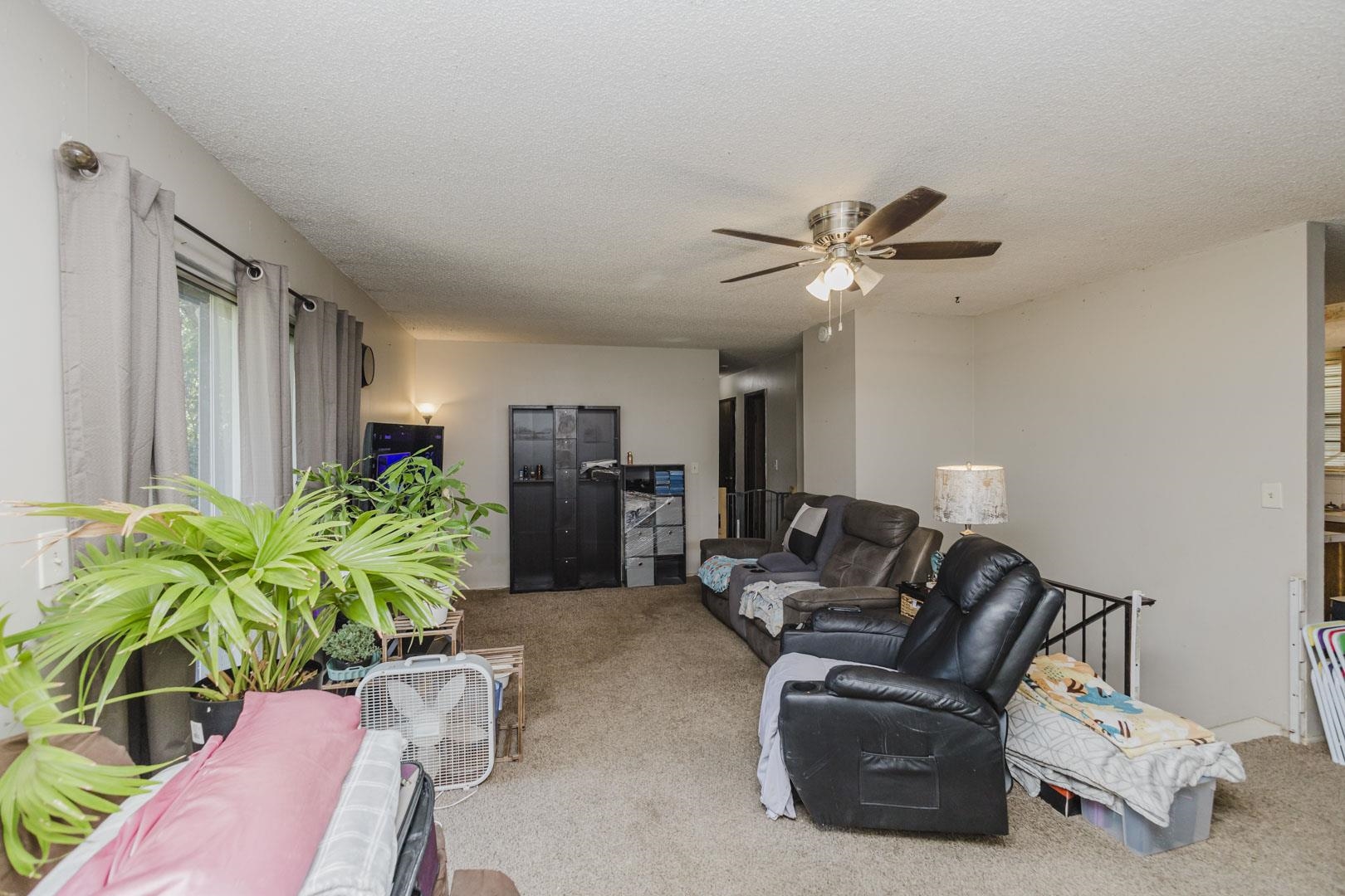 4914 Looman Property Photo 7