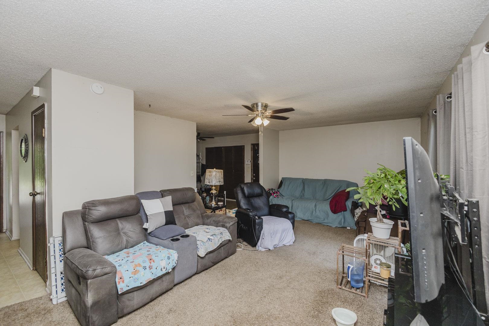 4914 Looman Property Photo 8