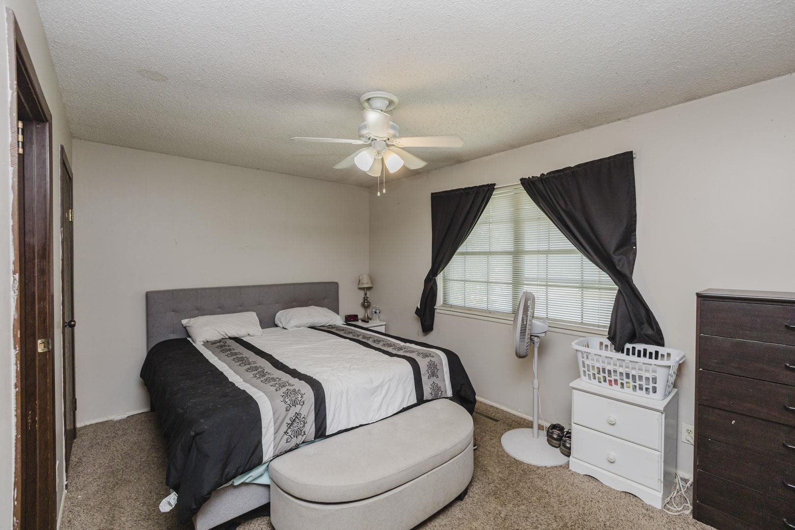 4914 Looman Property Photo 9