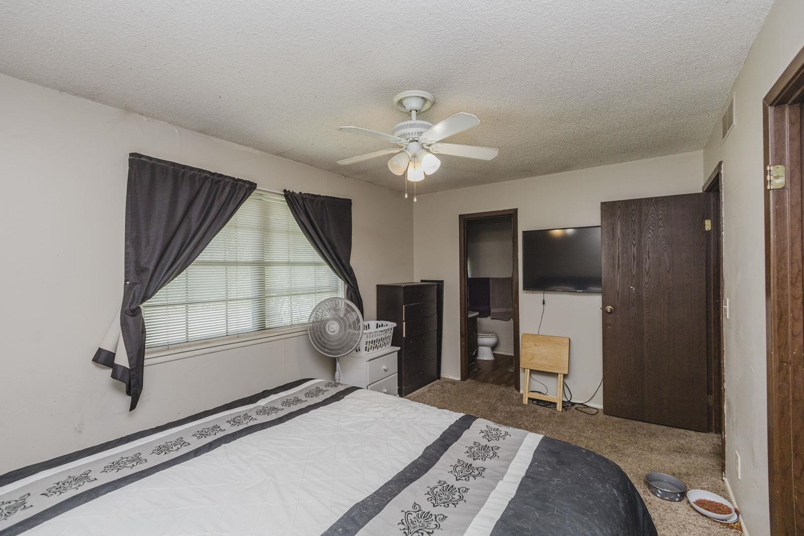 4914 Looman Property Photo 10