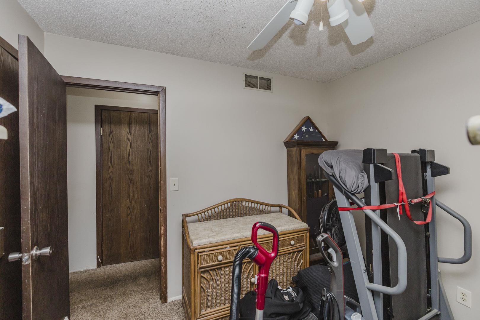 4914 Looman Property Photo 18