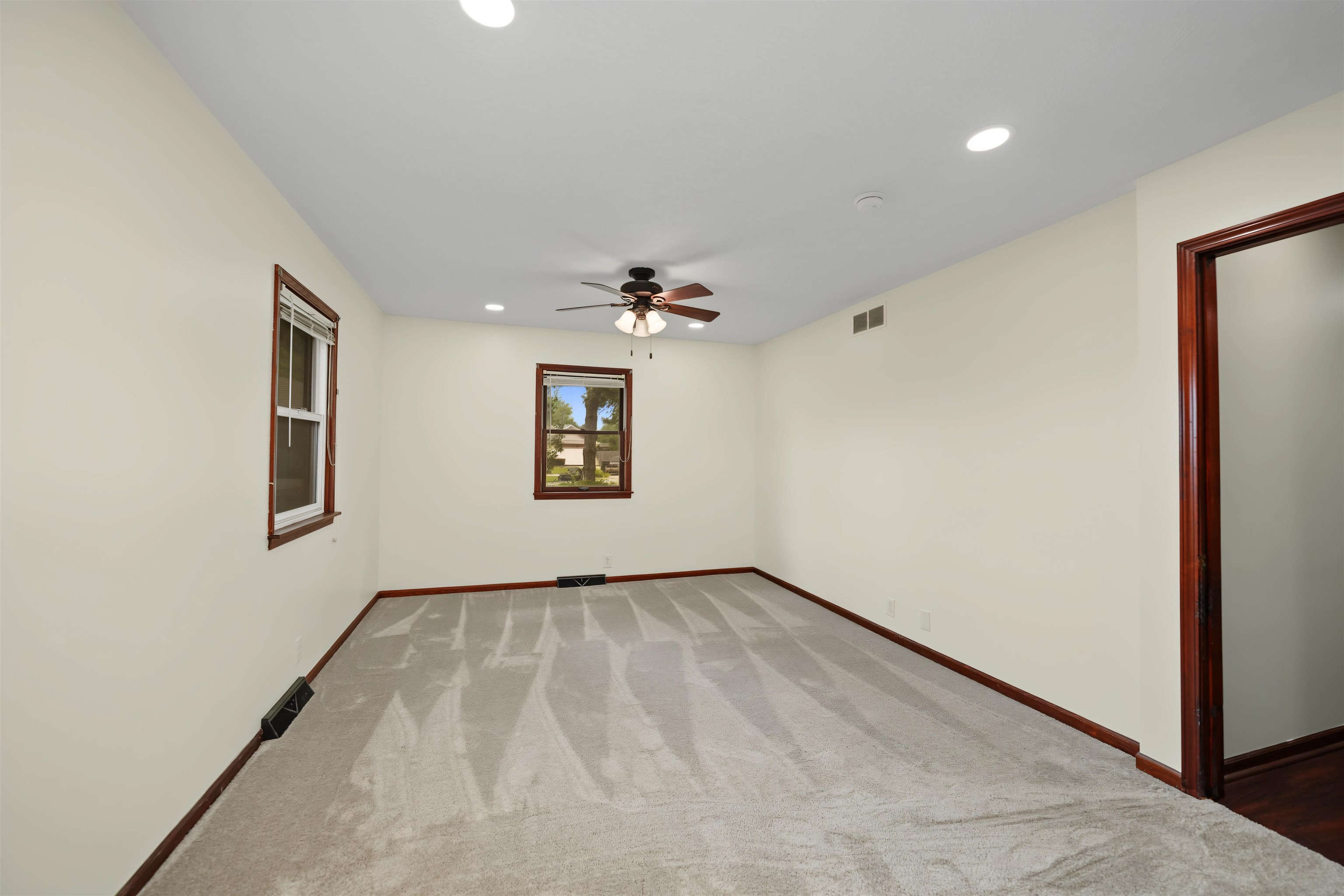 736 Scott Ave Property Photo 18