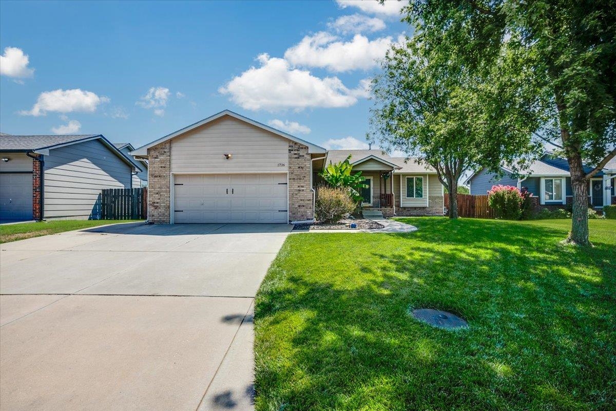 1726 N Prairie Run Circle Property Photo 1