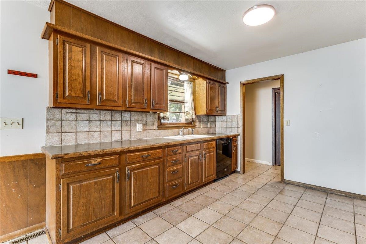 11611 W Kent Property Photo 8