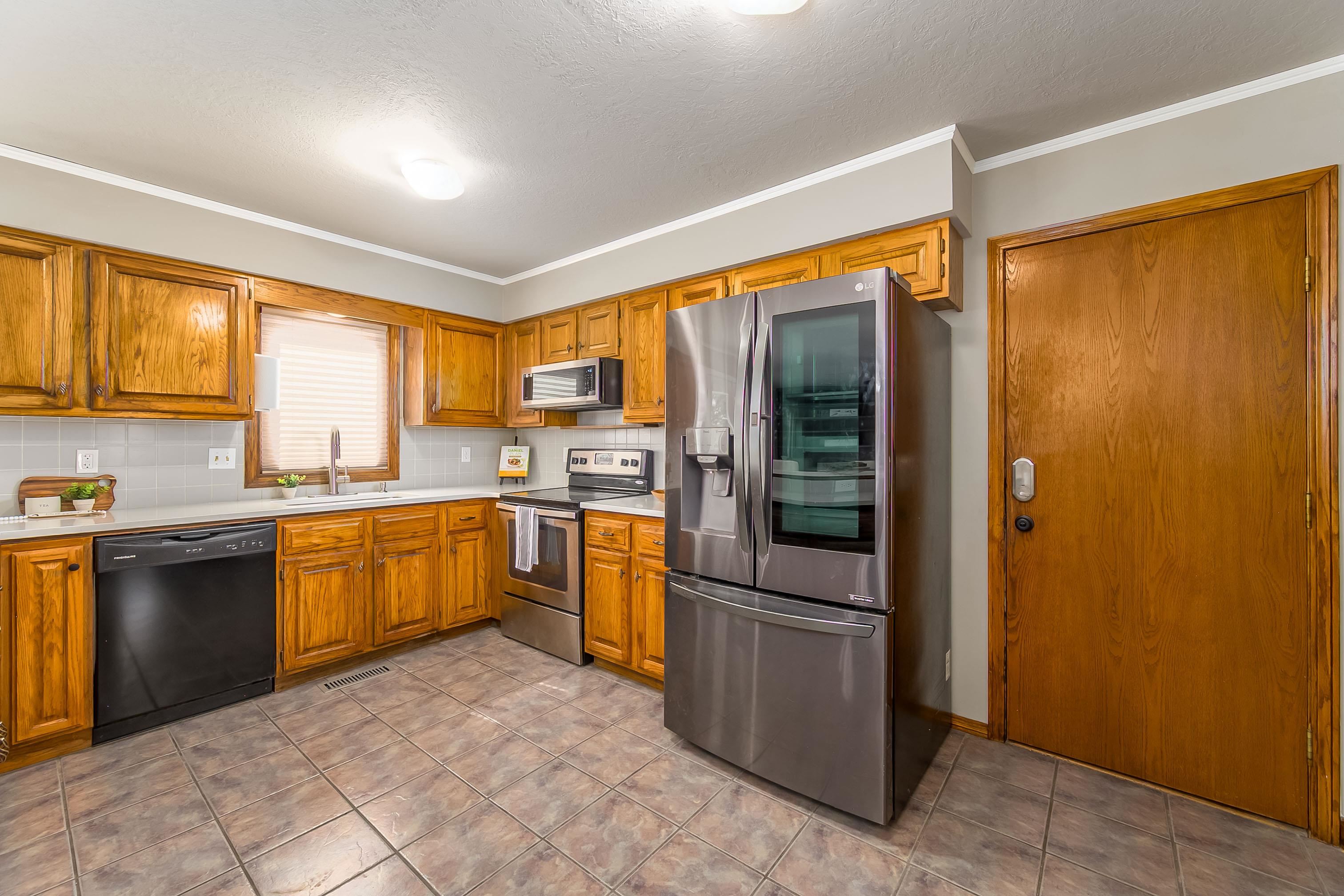 925 S Honeybrook Ln Property Photo 8