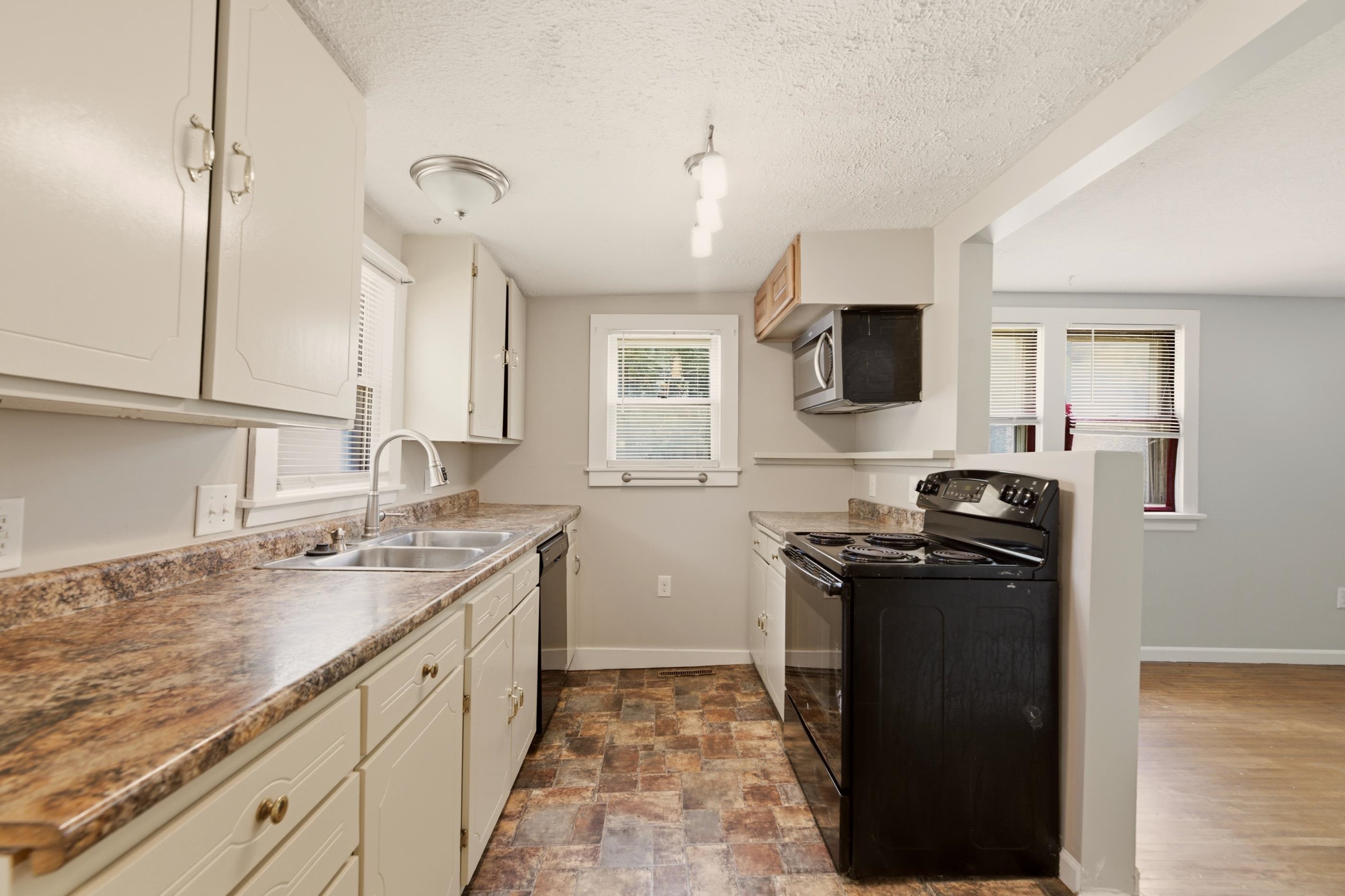 1128 N Custer Ave Property Photo 2