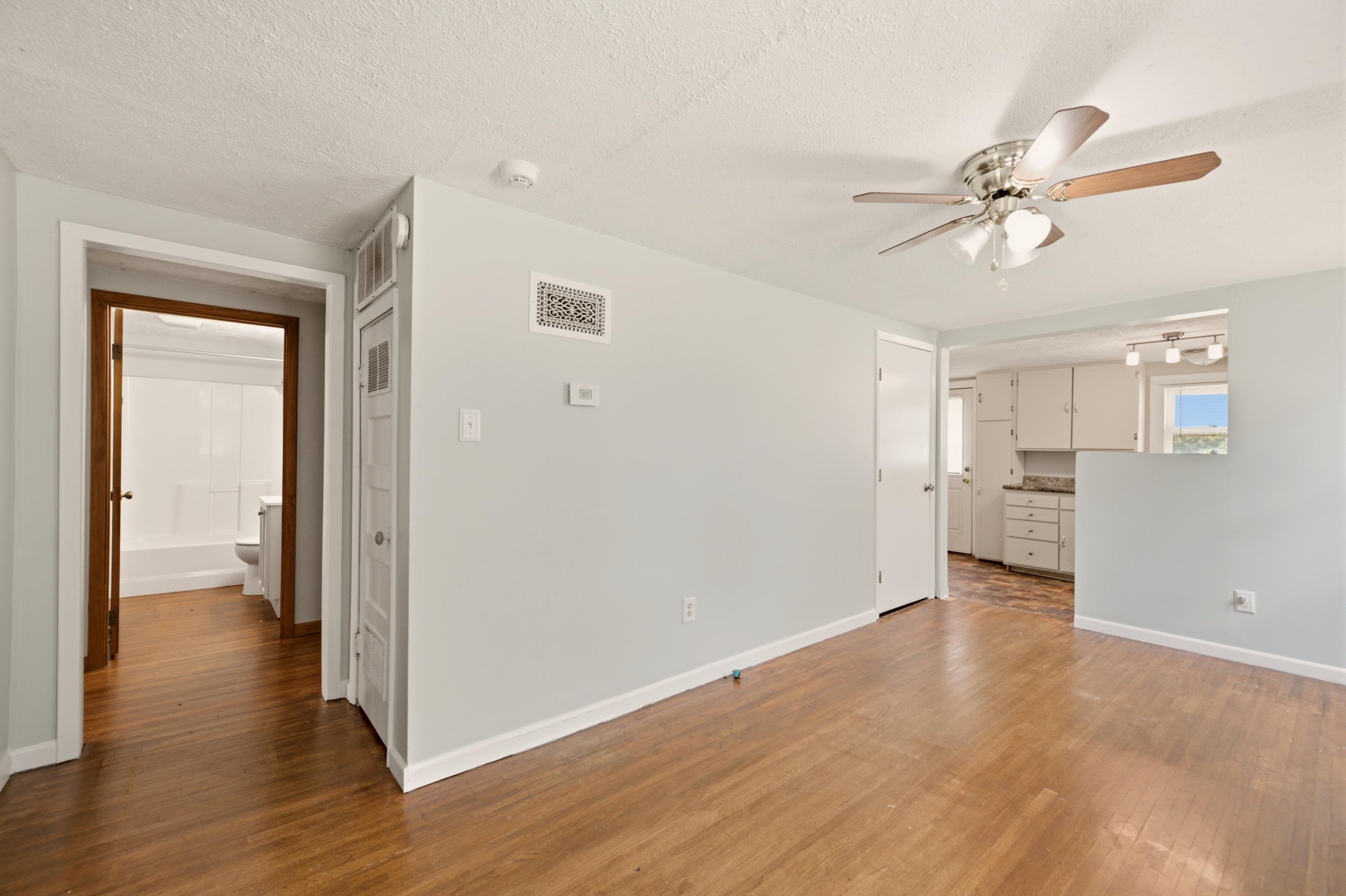 1128 N Custer Ave Property Photo 13