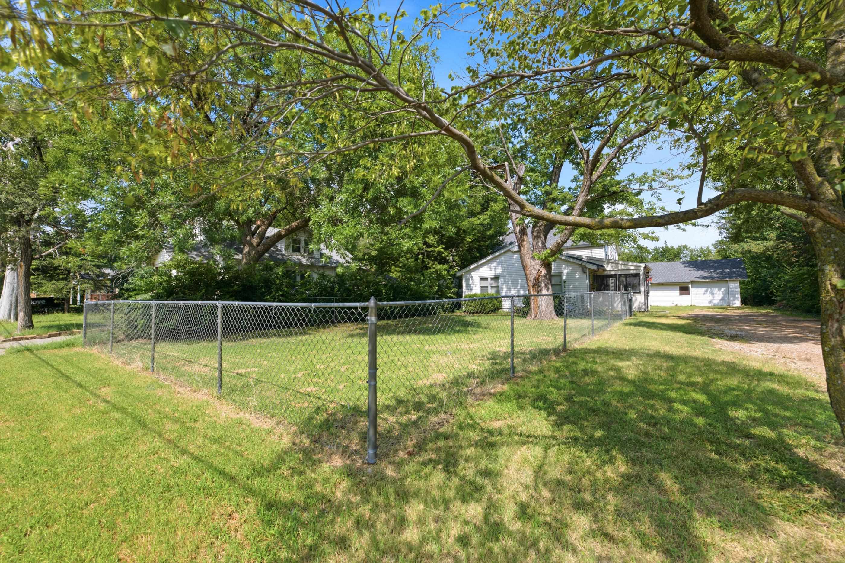 1128 N Custer Ave Property Photo 27