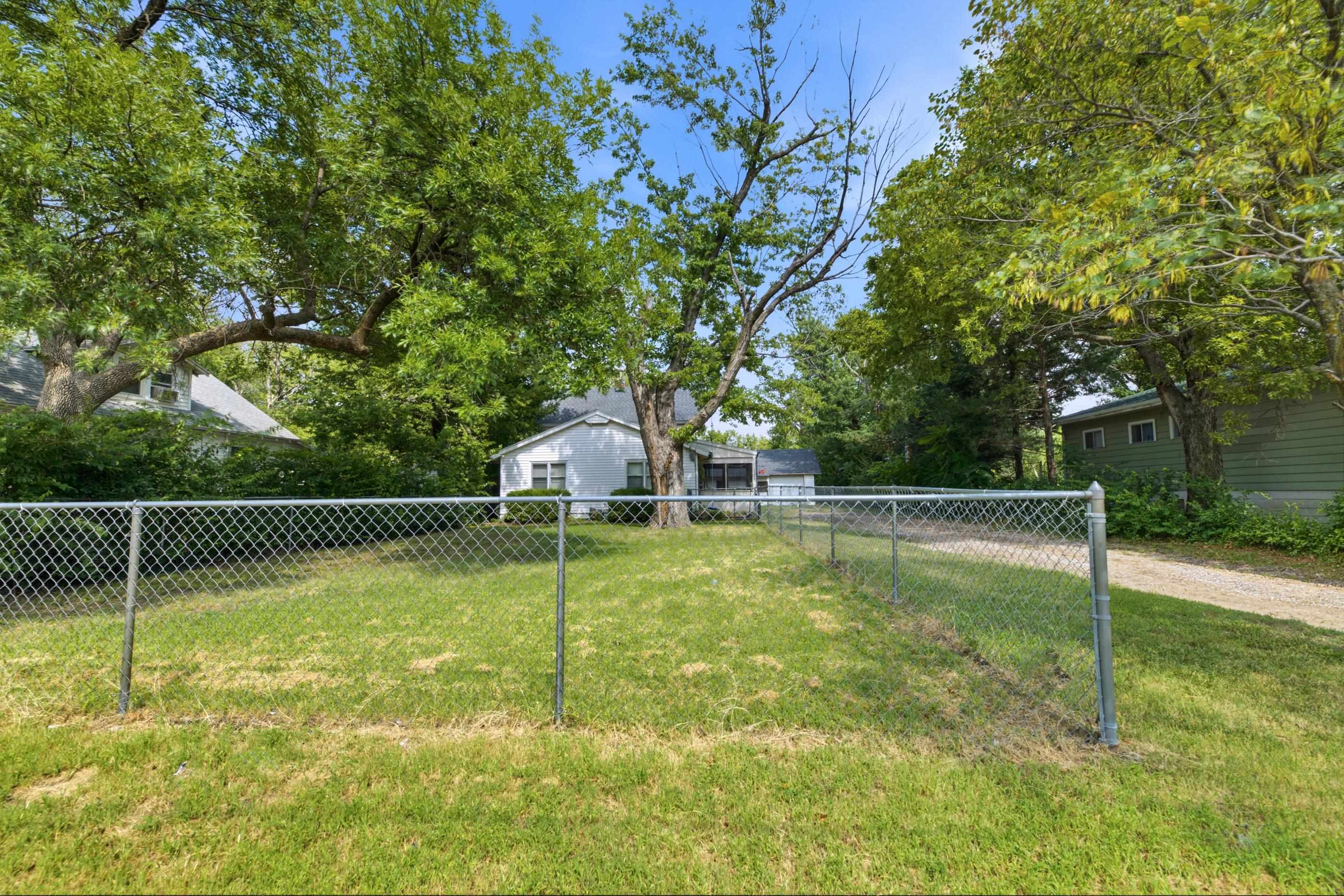 1128 N Custer Ave Property Photo 28