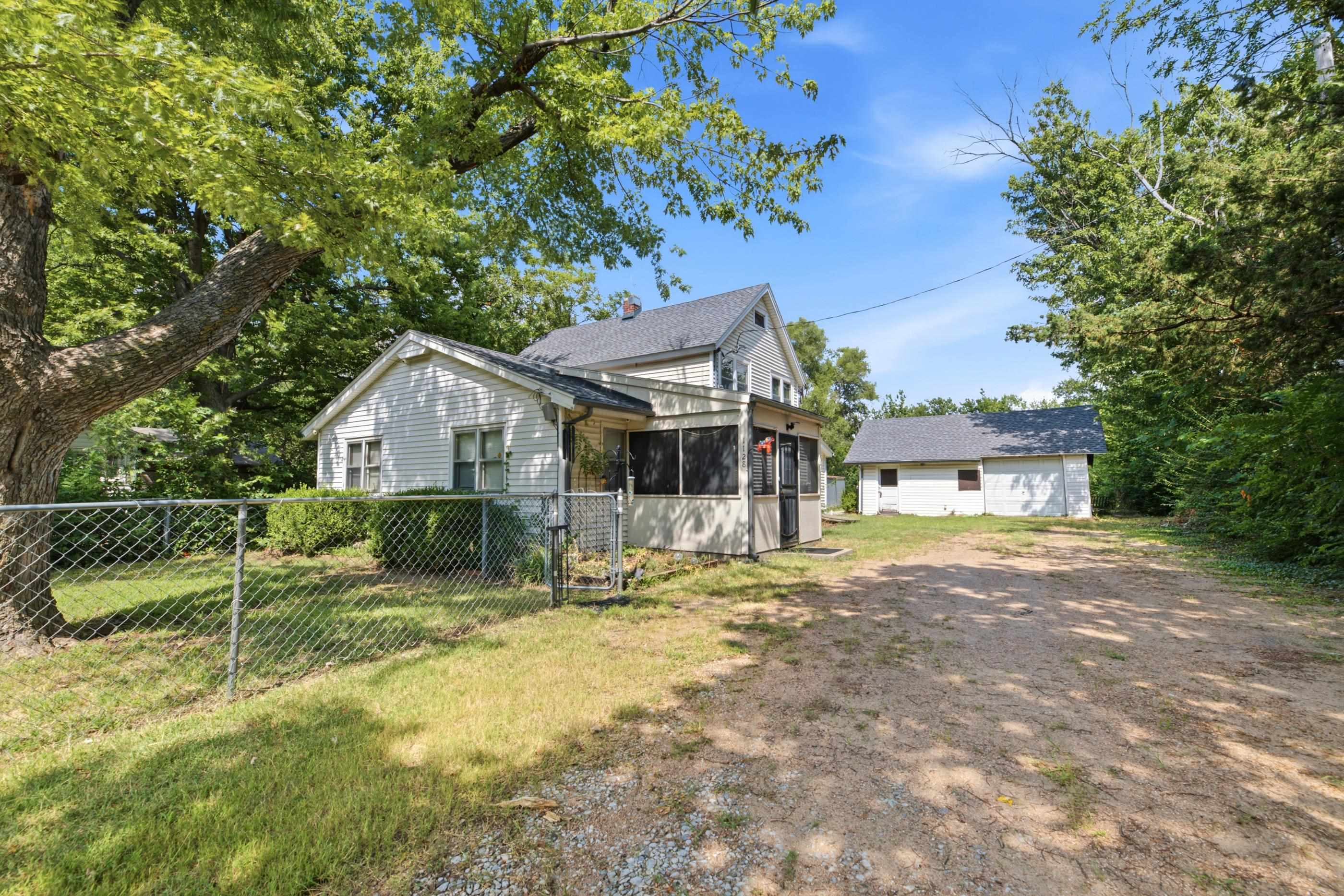 1128 N Custer Ave Property Photo 32